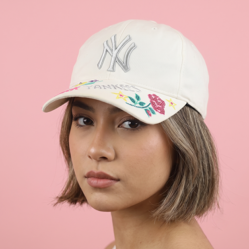 Thrifted MLB New York Yankees Off-White Floral Doodle Cap (56-58 cm)