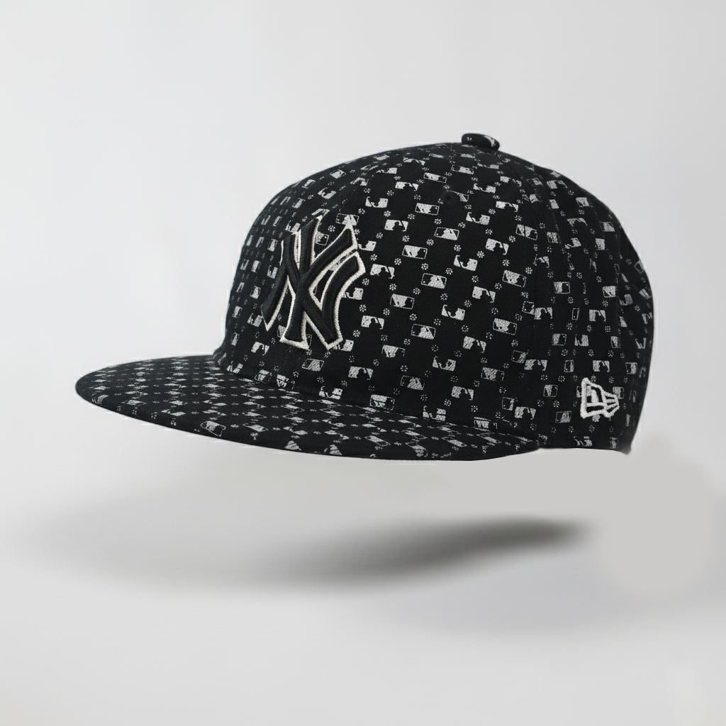 New York Yankees All-Over Print Fitted Cap | 100% Wool