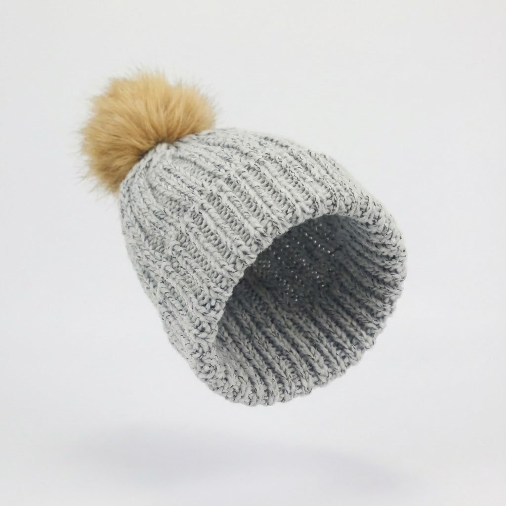 Women’s Speckled Grey Cable Knit Thrifted Beanie with Furry Pom - Excellent Pre-Loved Condition
