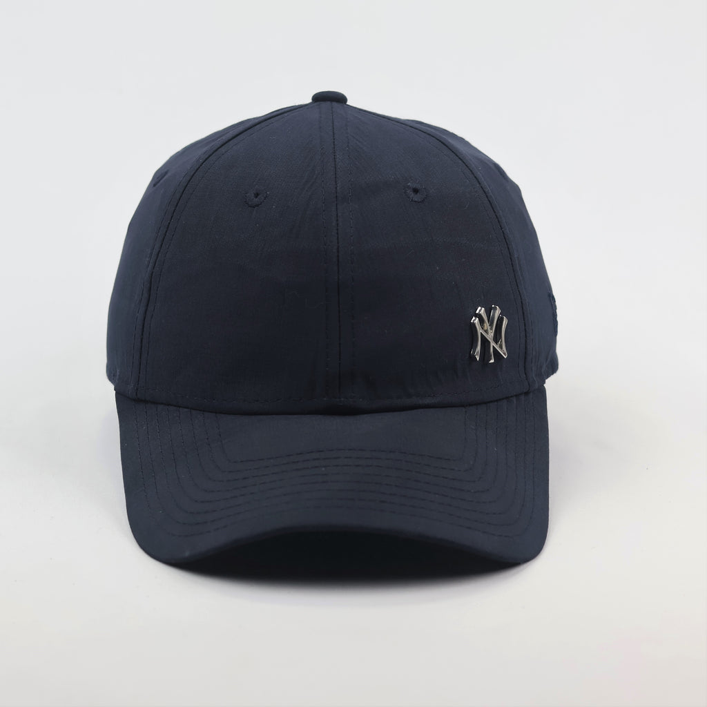 Vintage New Era 9FIFTY Snapback Thrifted Cap - Classic Black & White