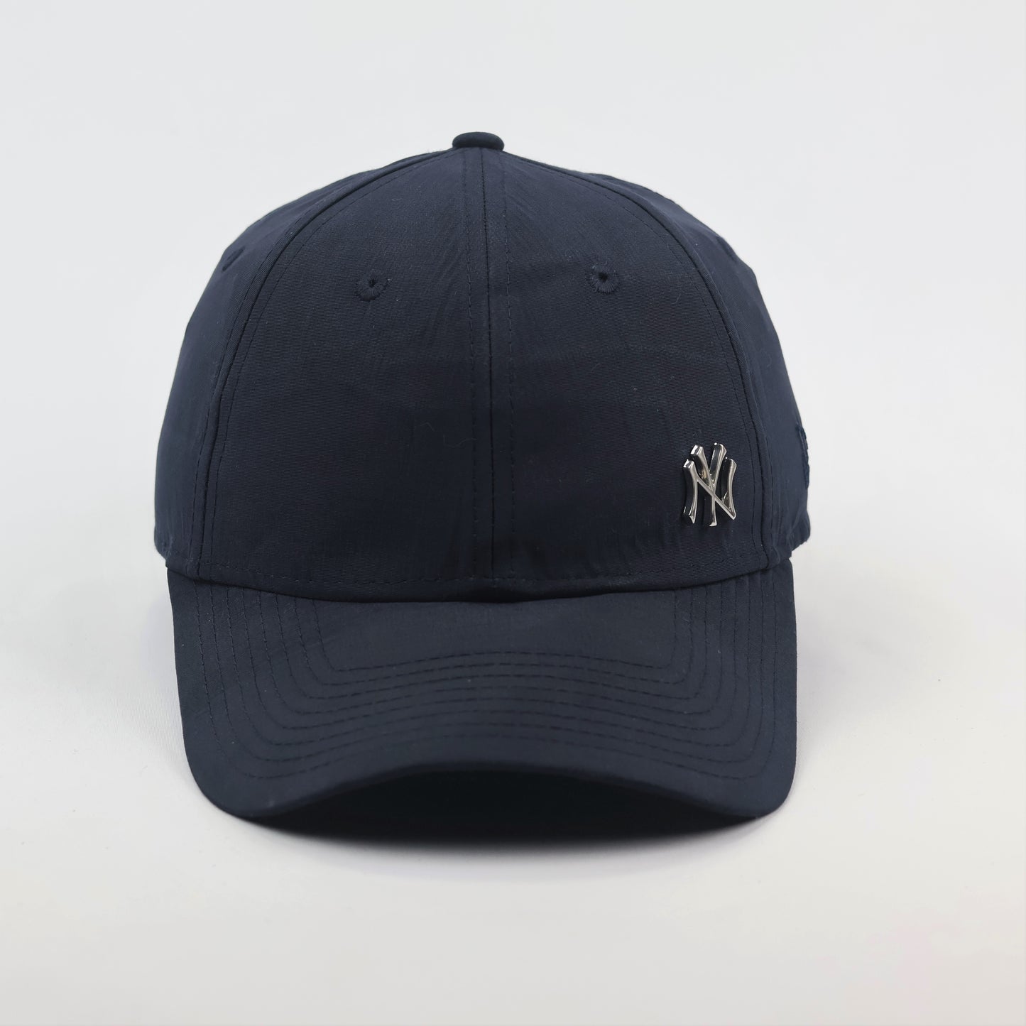 Vintage New Era 9FIFTY Snapback Thrifted Cap - Classic Black & White