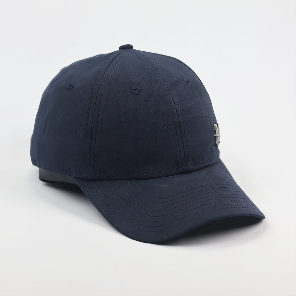 Vintage New Era 9FIFTY Snapback Thrifted Cap - Classic Black & White