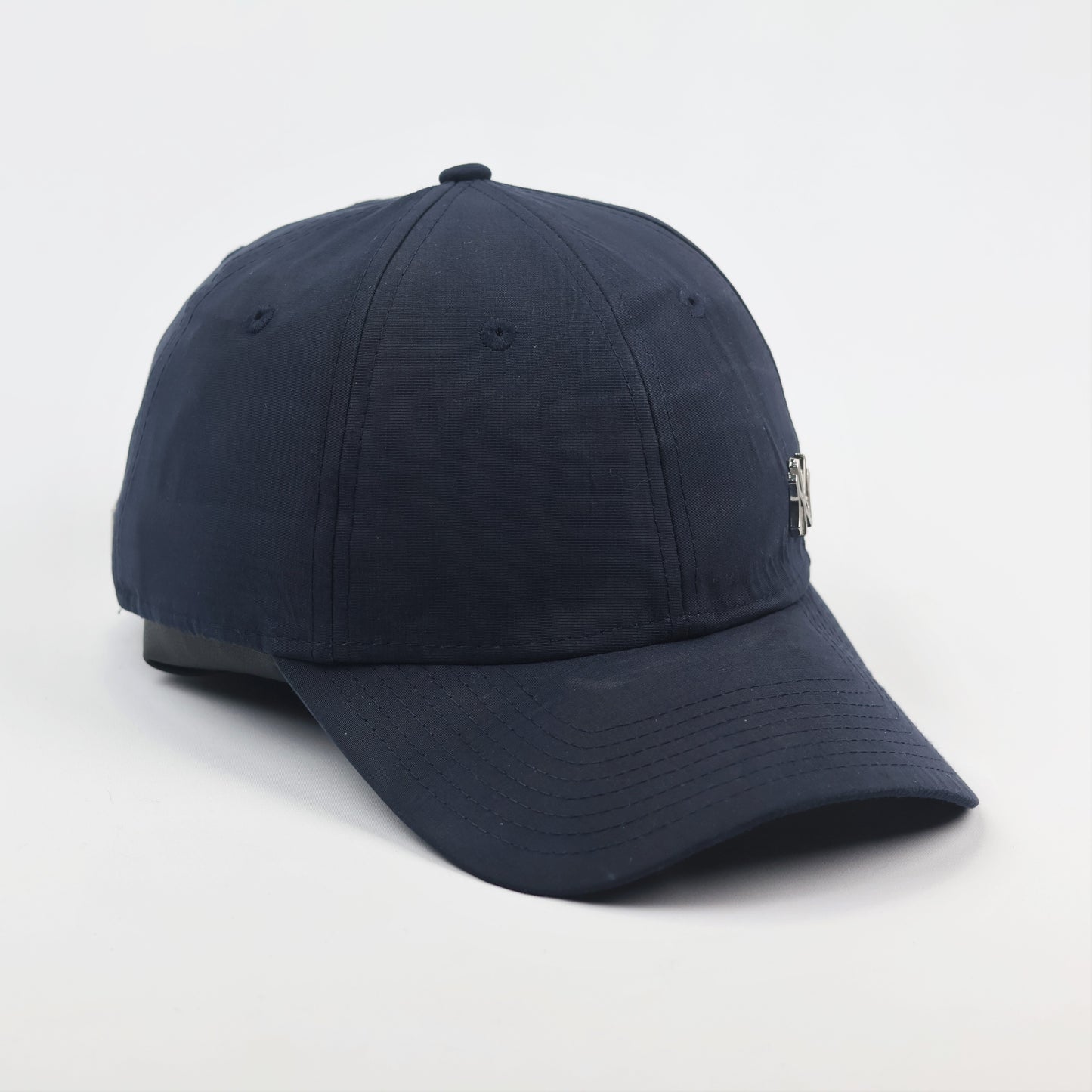 Vintage New Era 9FIFTY Snapback Thrifted Cap - Classic Black & White