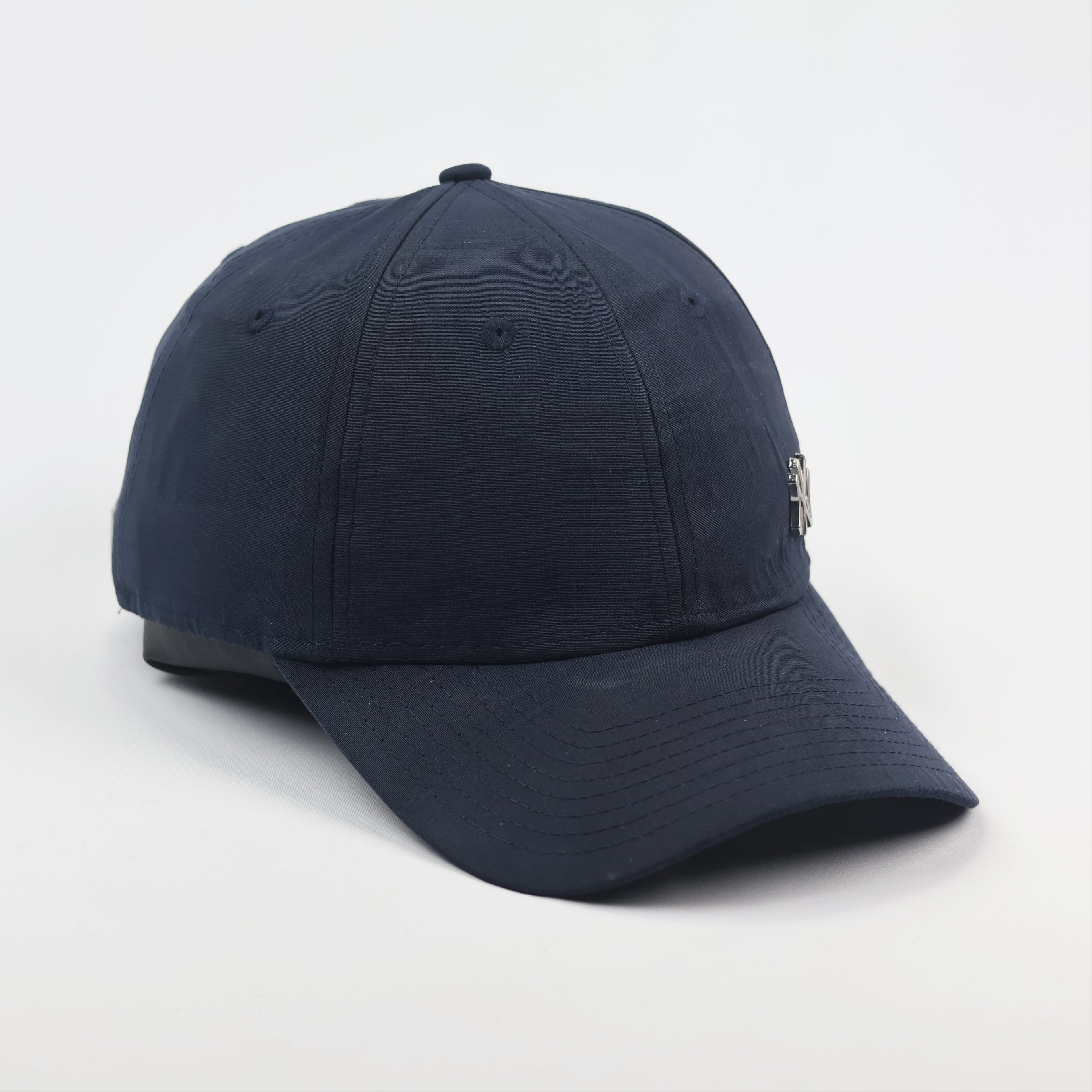 Vintage New Era 9FIFTY Snapback Thrifted Cap - Classic Black & White