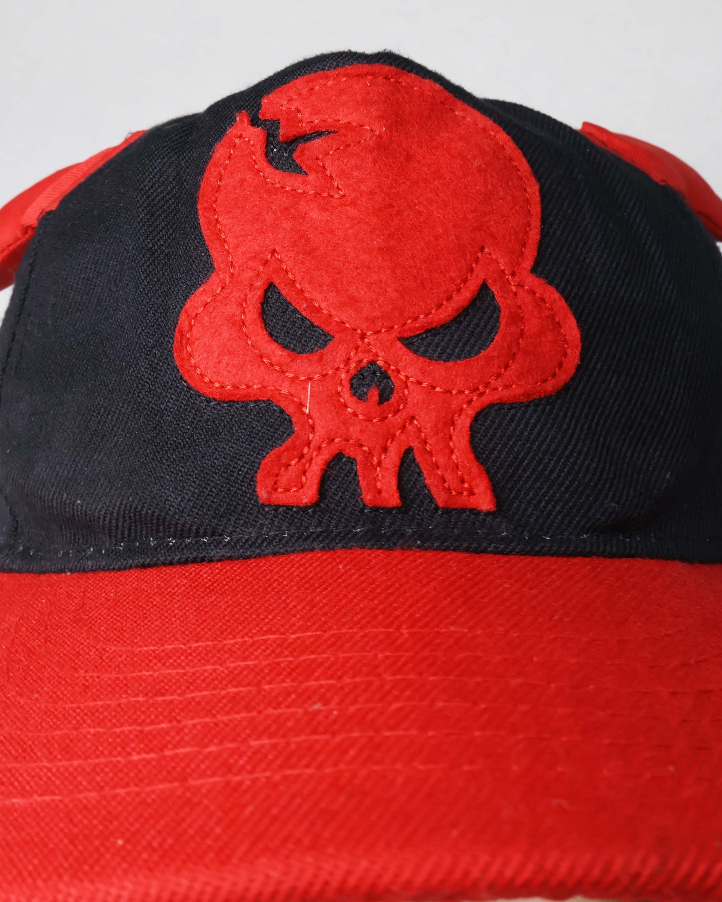 Black & Red Skull Embroidered Cap – Edgy Streetwear Thrift Hat | Unisex Bold Style