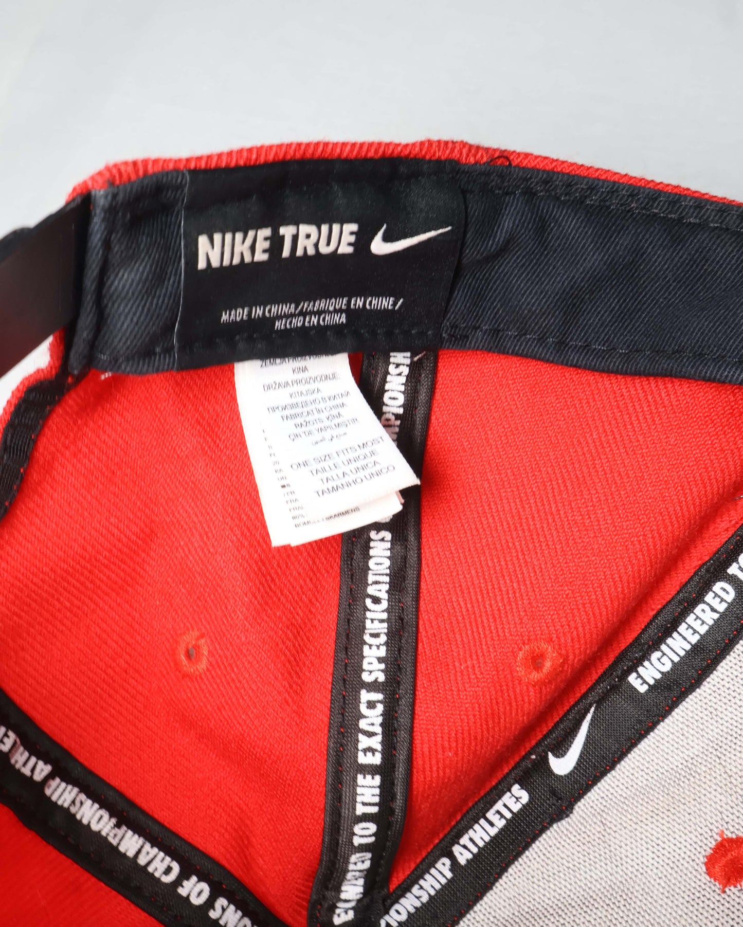 Nike Red Snapback Cap with White Logo for Men - Classic Sportswear Hat