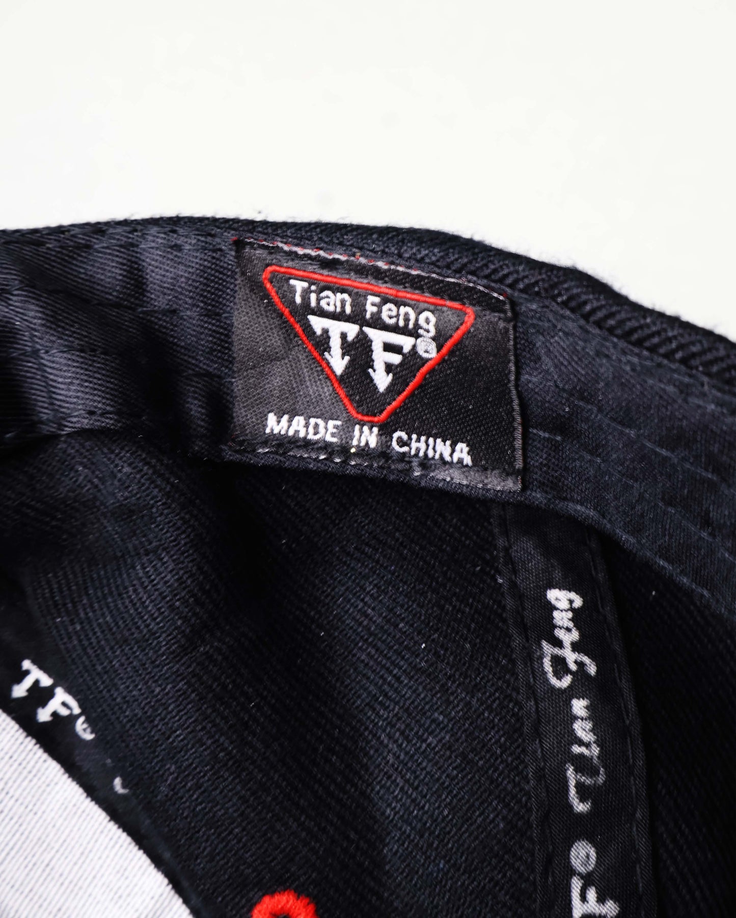 Black & Red Skull Embroidered Cap – Edgy Streetwear Thrift Hat | Unisex Bold Style