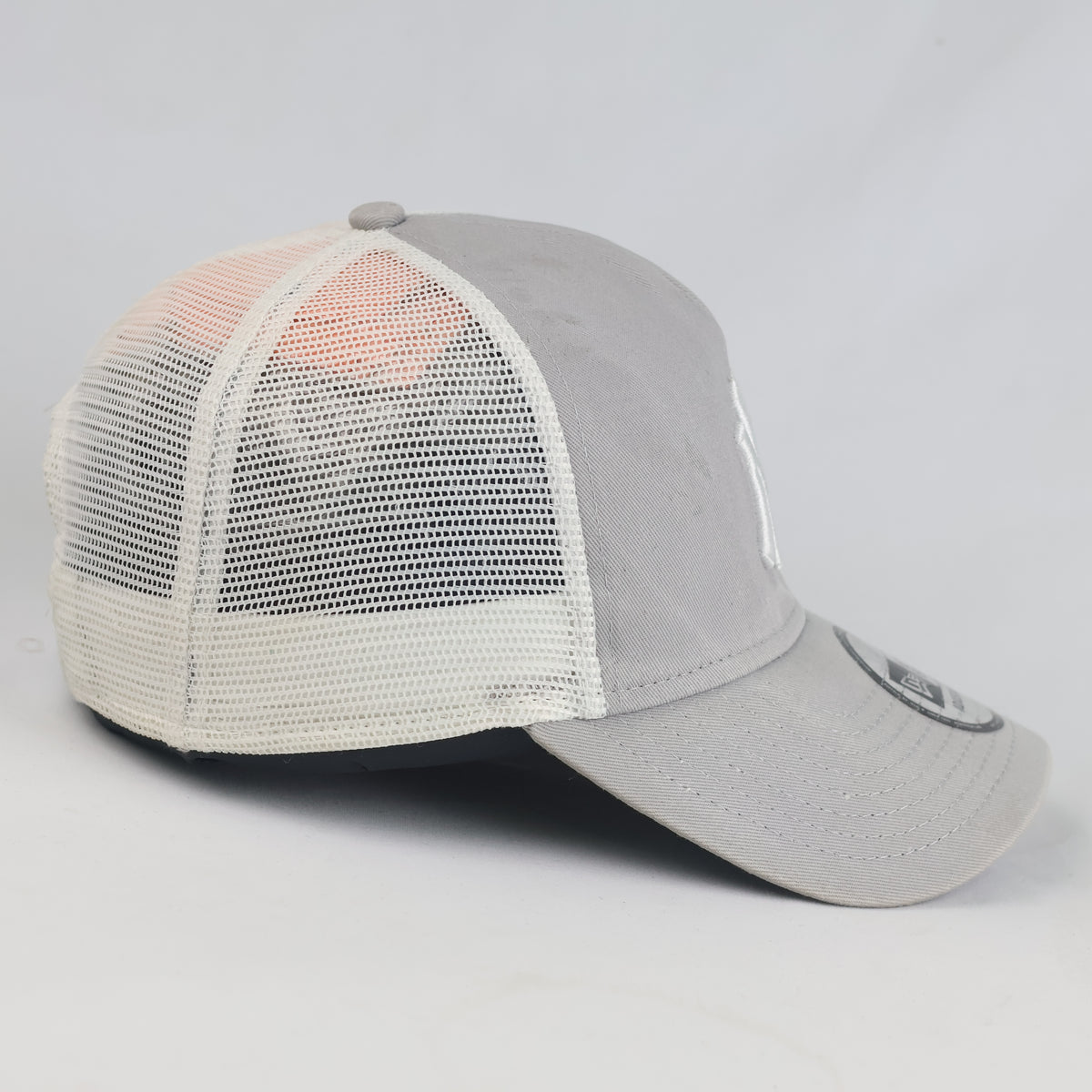 Thrifted New Era NY Yankees Grey Mesh Trucker Cap (57-58cm)   |10660