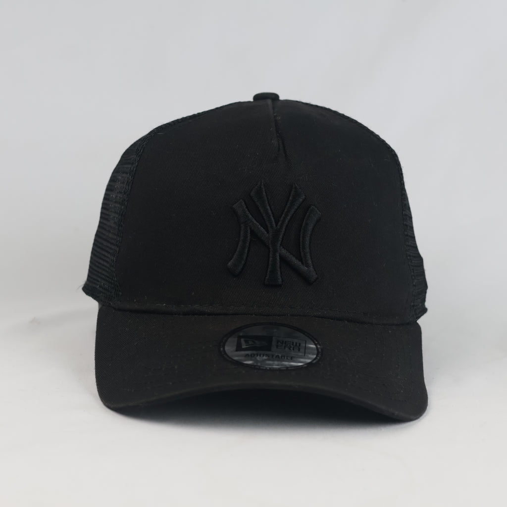 Thrifted New Era NY Yankees All Black Mesh Trucker Cap (57-58cm) |10675