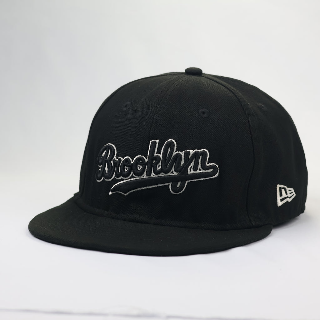 New Era 59FIFTY Brooklyn Script Thrifted Fitted Hat - Black & White MLB