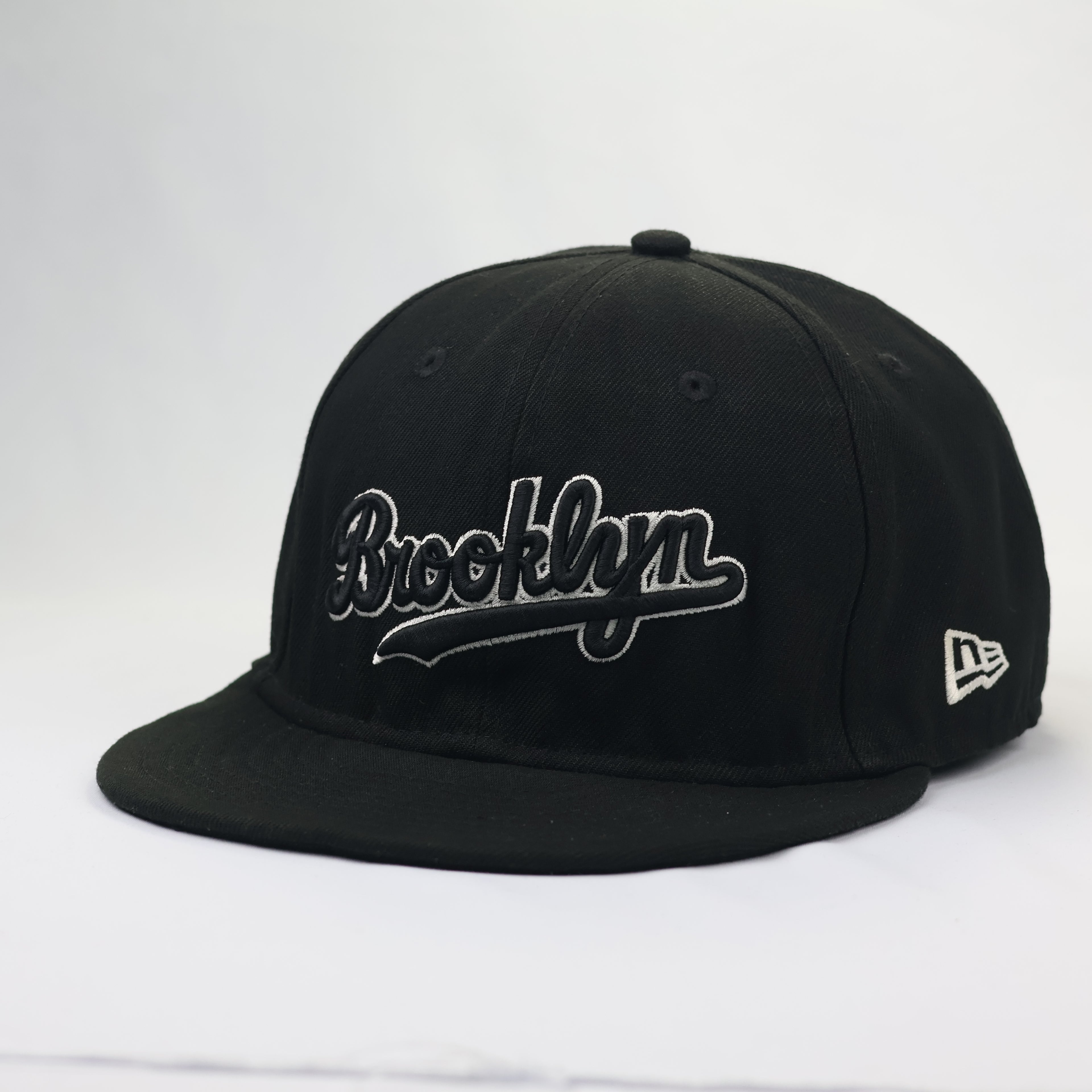 New Era 59FIFTY Brooklyn Script Thrifted Fitted Hat - Black & White MLB