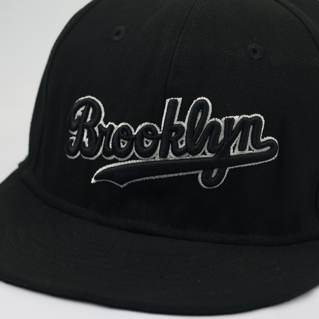 New Era 59FIFTY Brooklyn Script Thrifted Fitted Hat - Black & White MLB