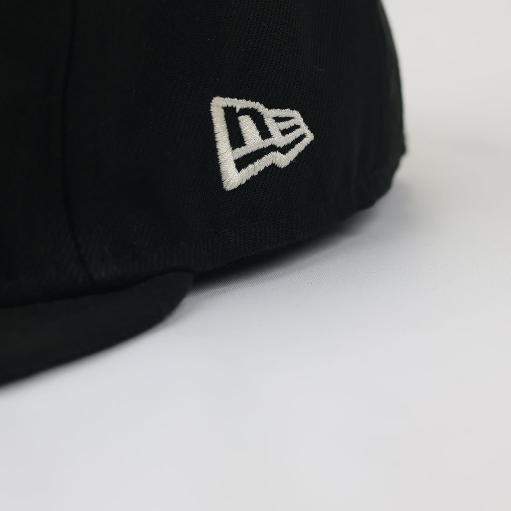 New Era 59FIFTY Brooklyn Script Thrifted Fitted Hat - Black & White MLB