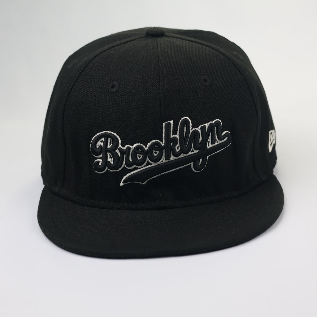 New Era 59FIFTY Brooklyn Script Thrifted Fitted Hat - Black & White MLB