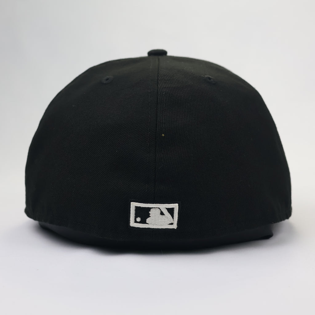 New Era 59FIFTY Brooklyn Script Thrifted Fitted Hat - Black & White MLB