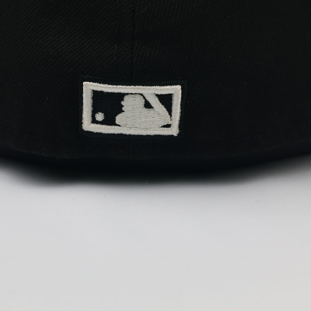 New Era 59FIFTY Brooklyn Script Thrifted Fitted Hat - Black & White MLB