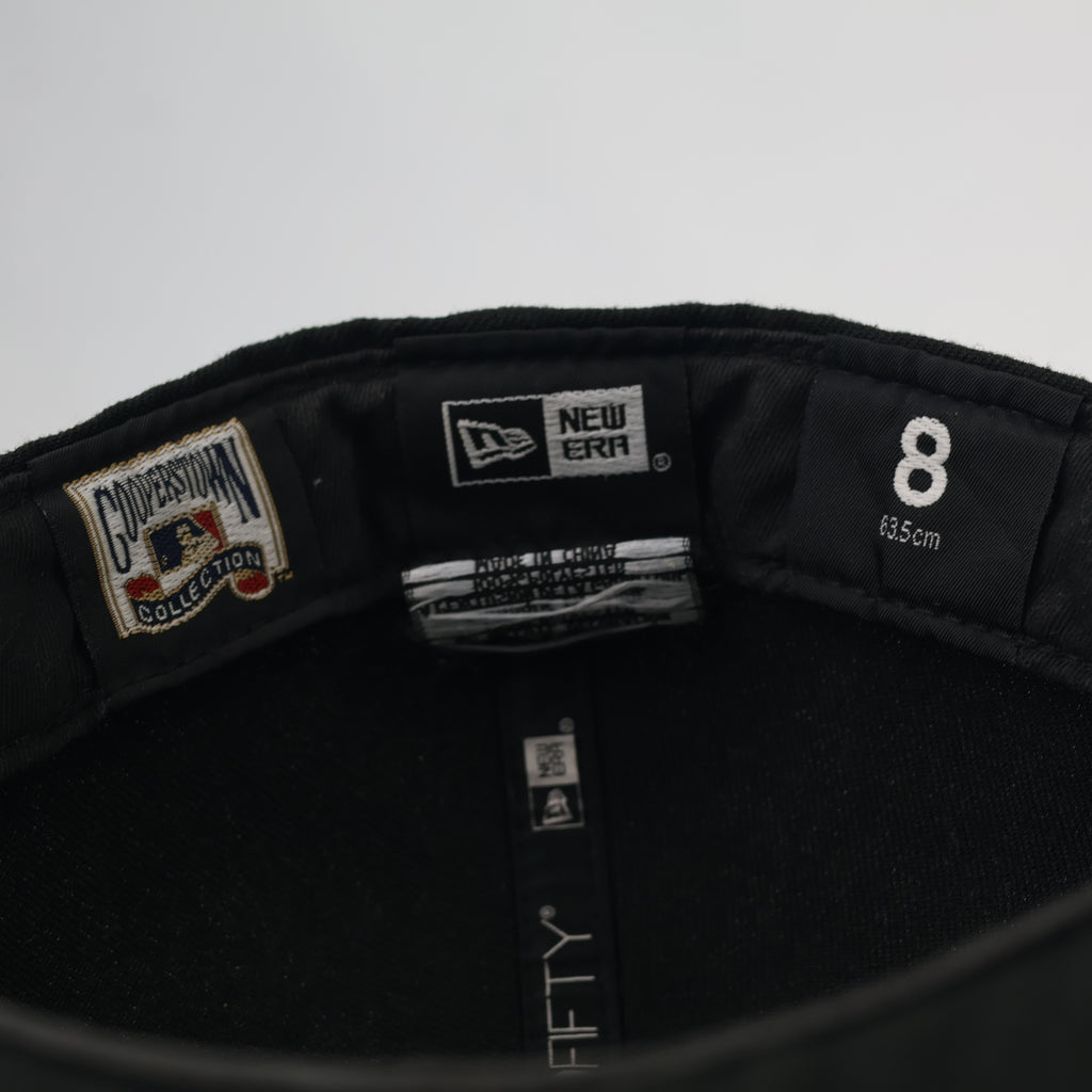 New Era 59FIFTY Brooklyn Script Thrifted Fitted Hat - Black & White MLB