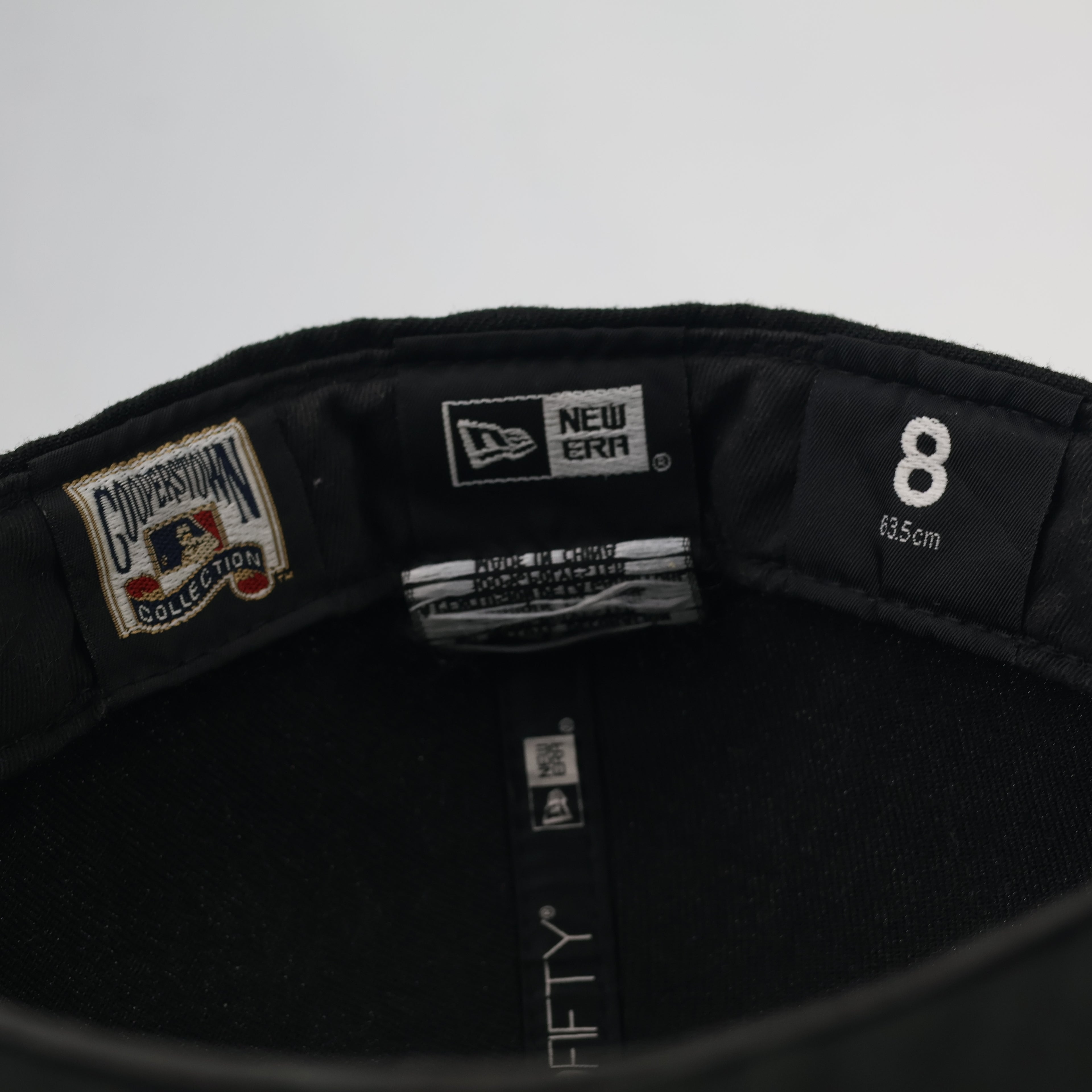 New Era 59FIFTY Brooklyn Script Thrifted Fitted Hat - Black & White MLB