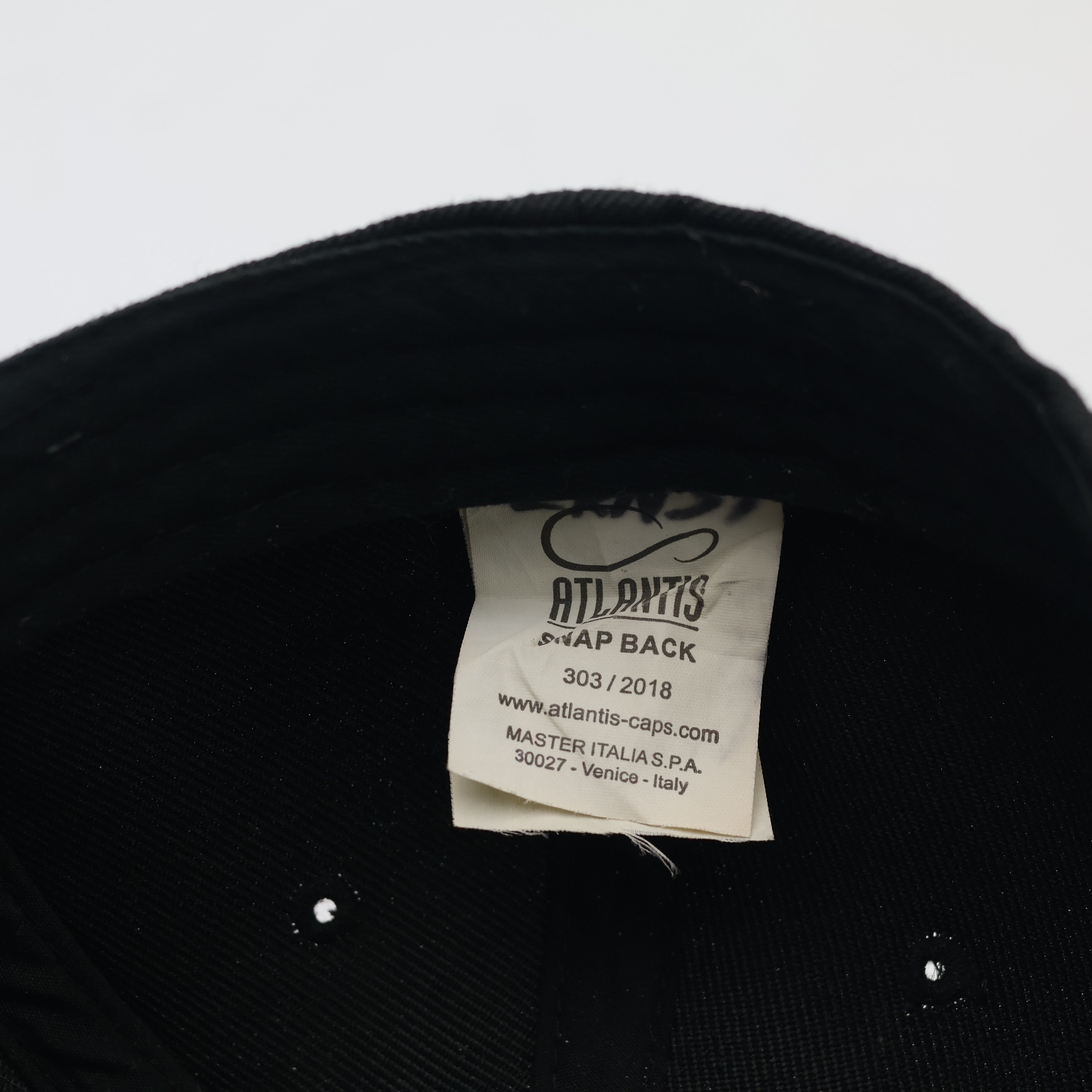 Atlantis Snapback Thrifted Cap | Black Faschingsgilde Oberperfuss Embroidered Hat