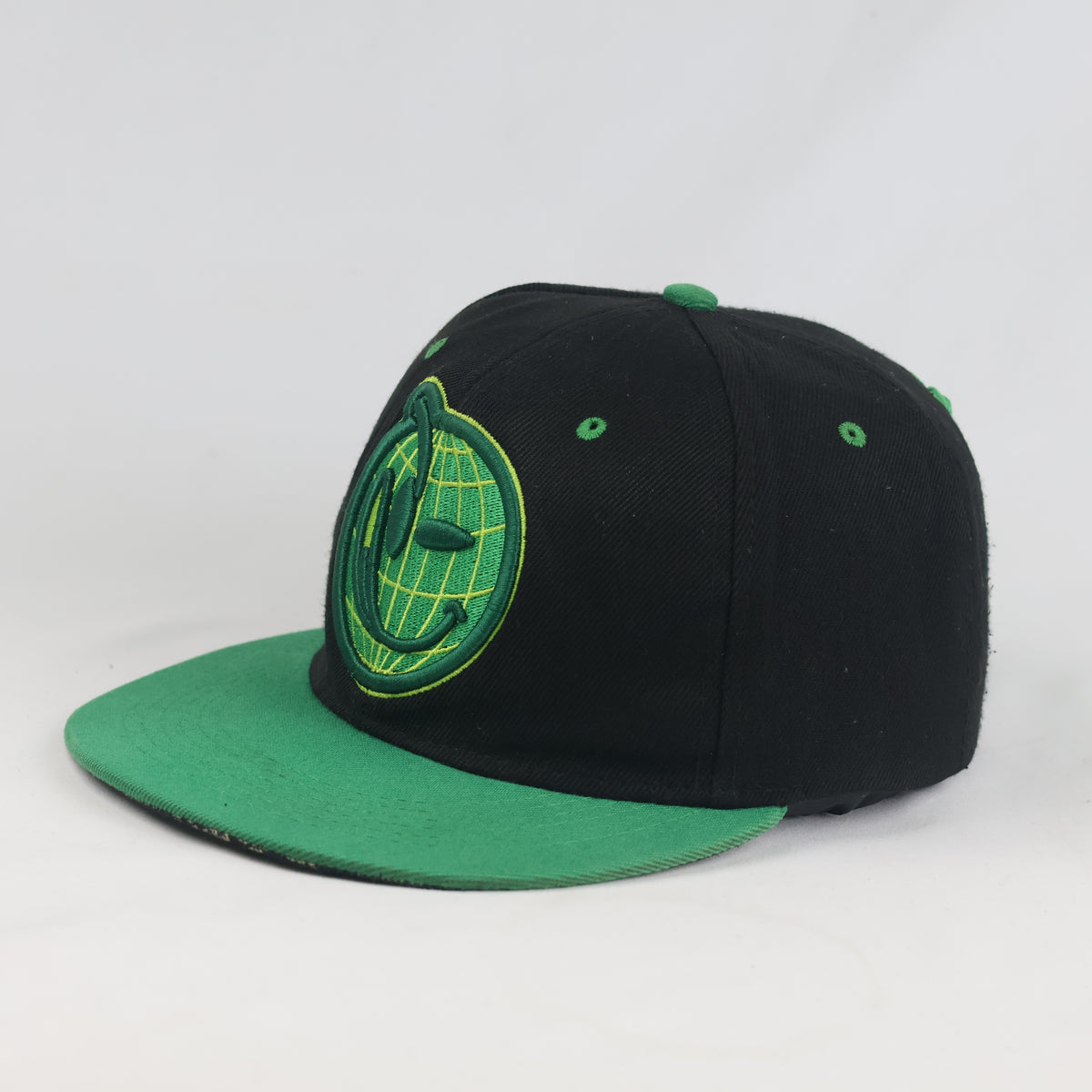 Thrifted  YUMS Embroidered Two-Tone Snapback Cap (56-57 cm)  | 10738