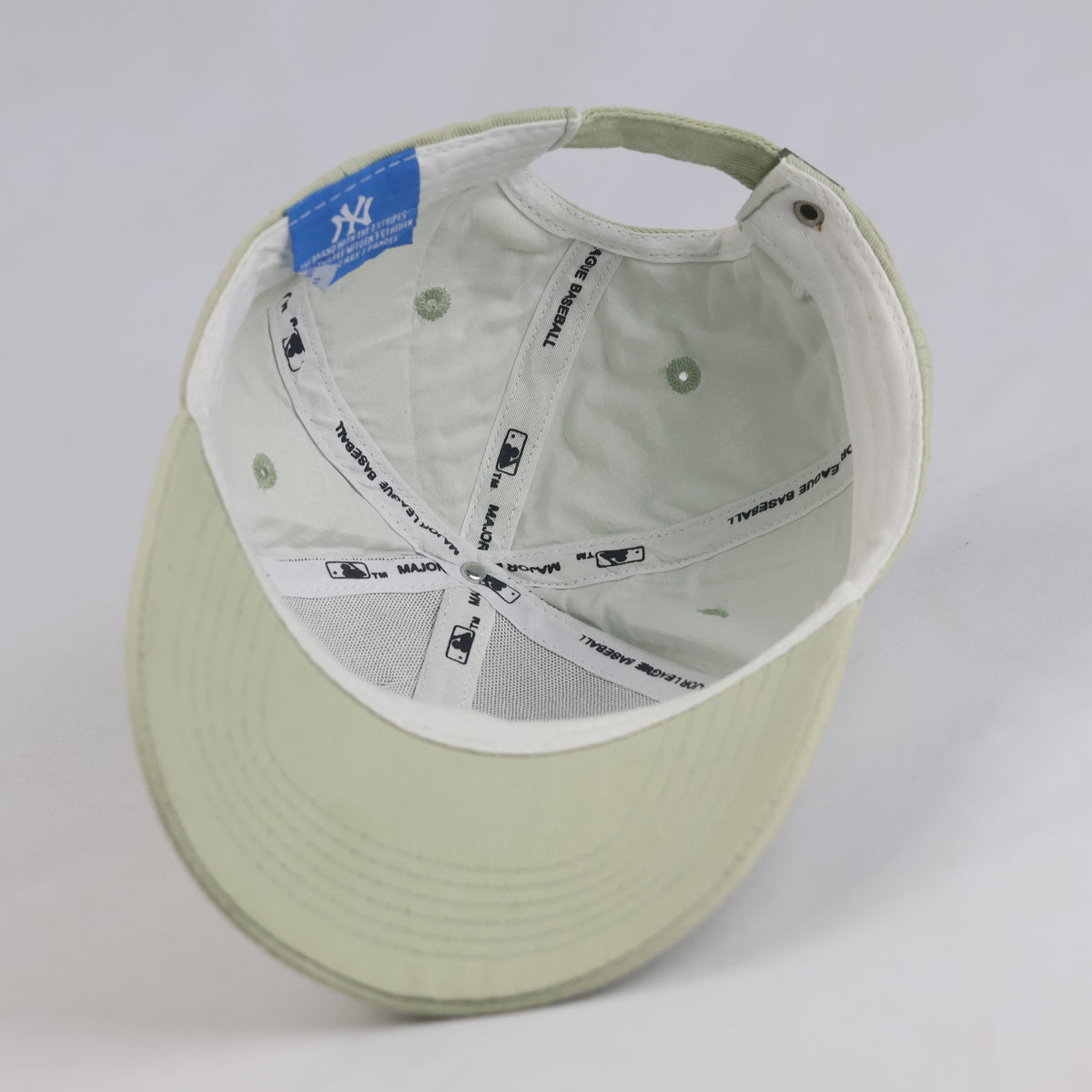 Thrifted MLB New York Yankees Sage Green Curved Brim Cap (56–57 cm)  |10688