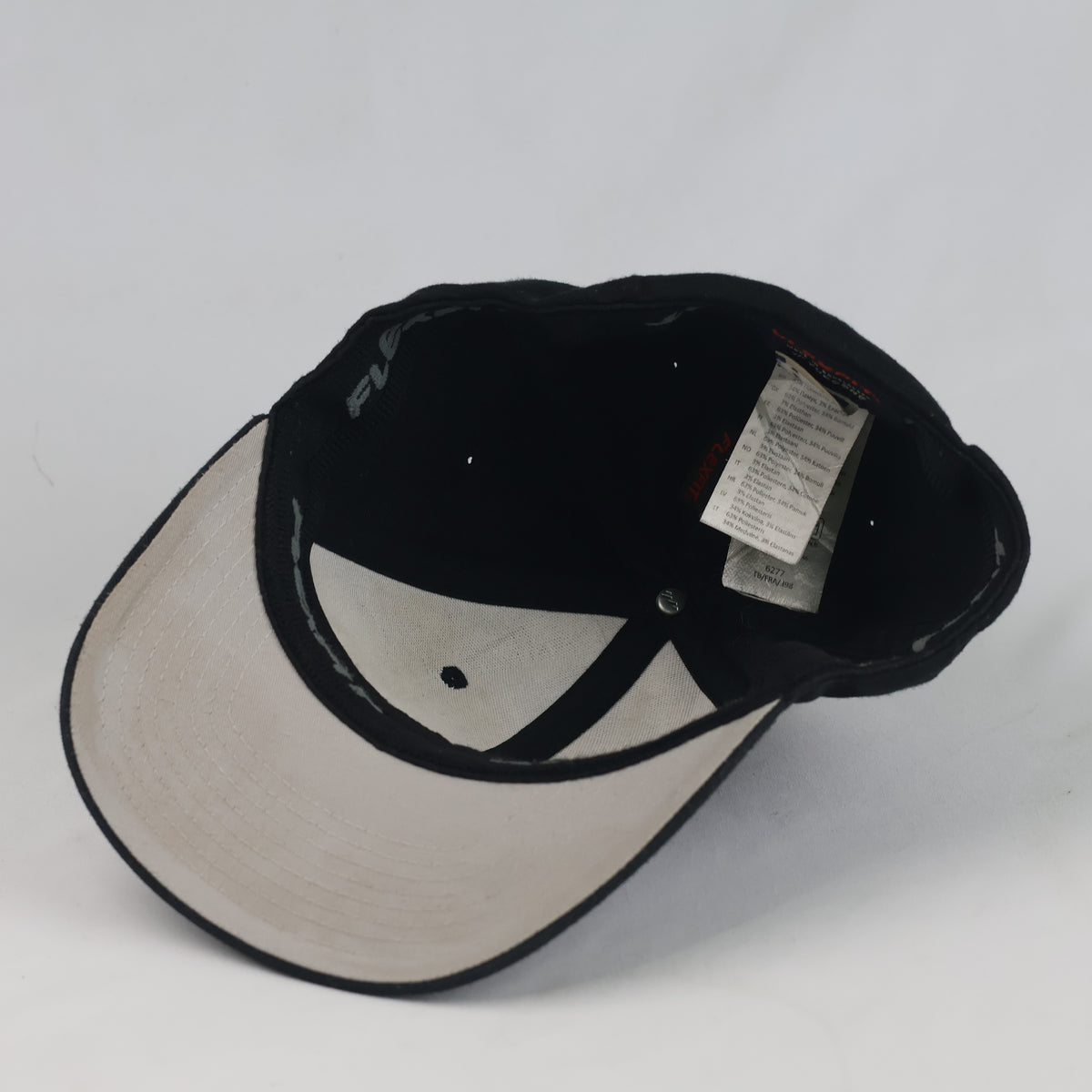 Thrifted Flexfit by Yupoong Minimalist Black Cap (56-57 cm) |10698