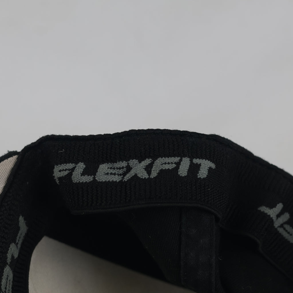 Thrifted Flexfit by Yupoong Minimalist Black Cap (56-57 cm) |10698