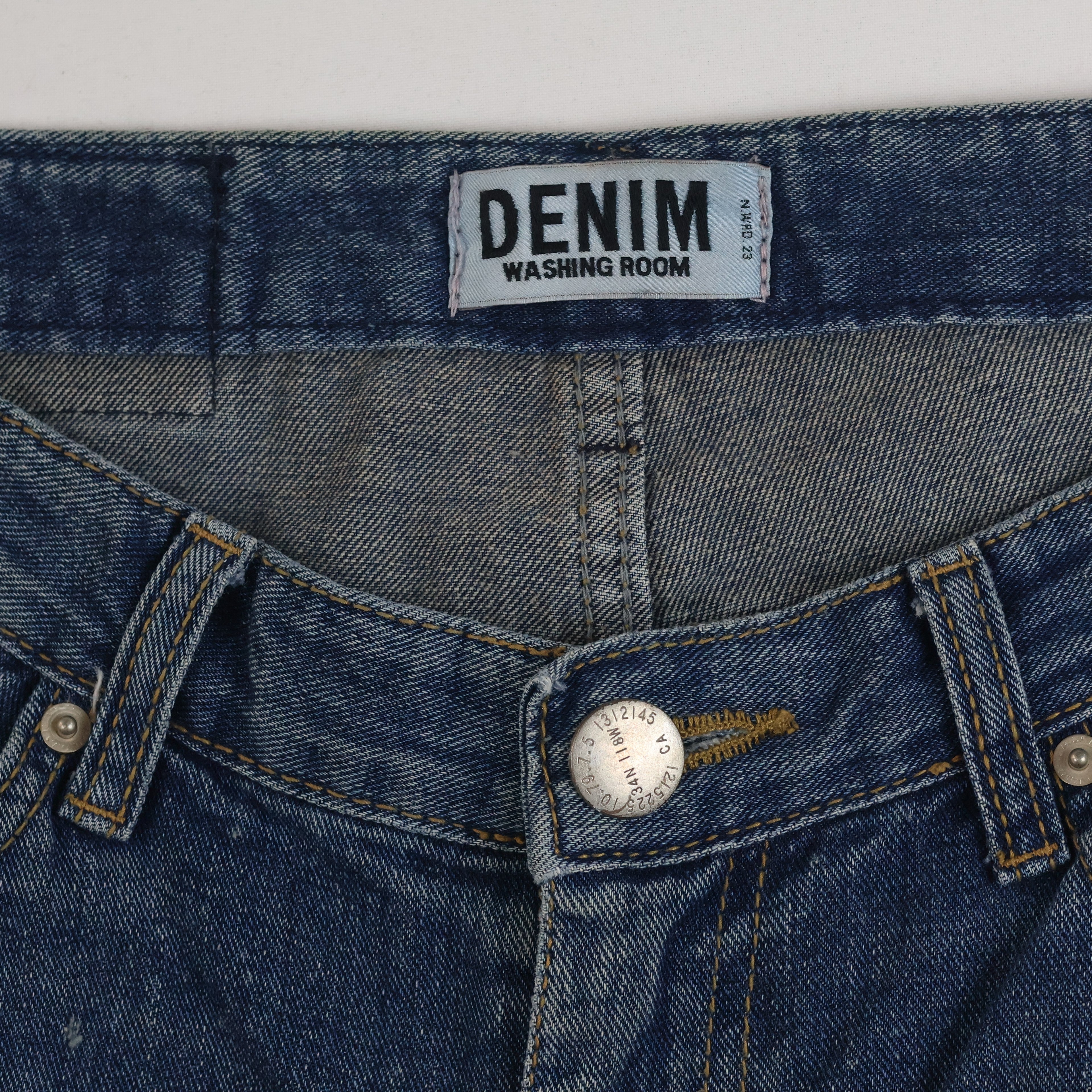 Thrifted Denim Washing Room Men's Ripped Blue Jeans 32 Waist/ J1051