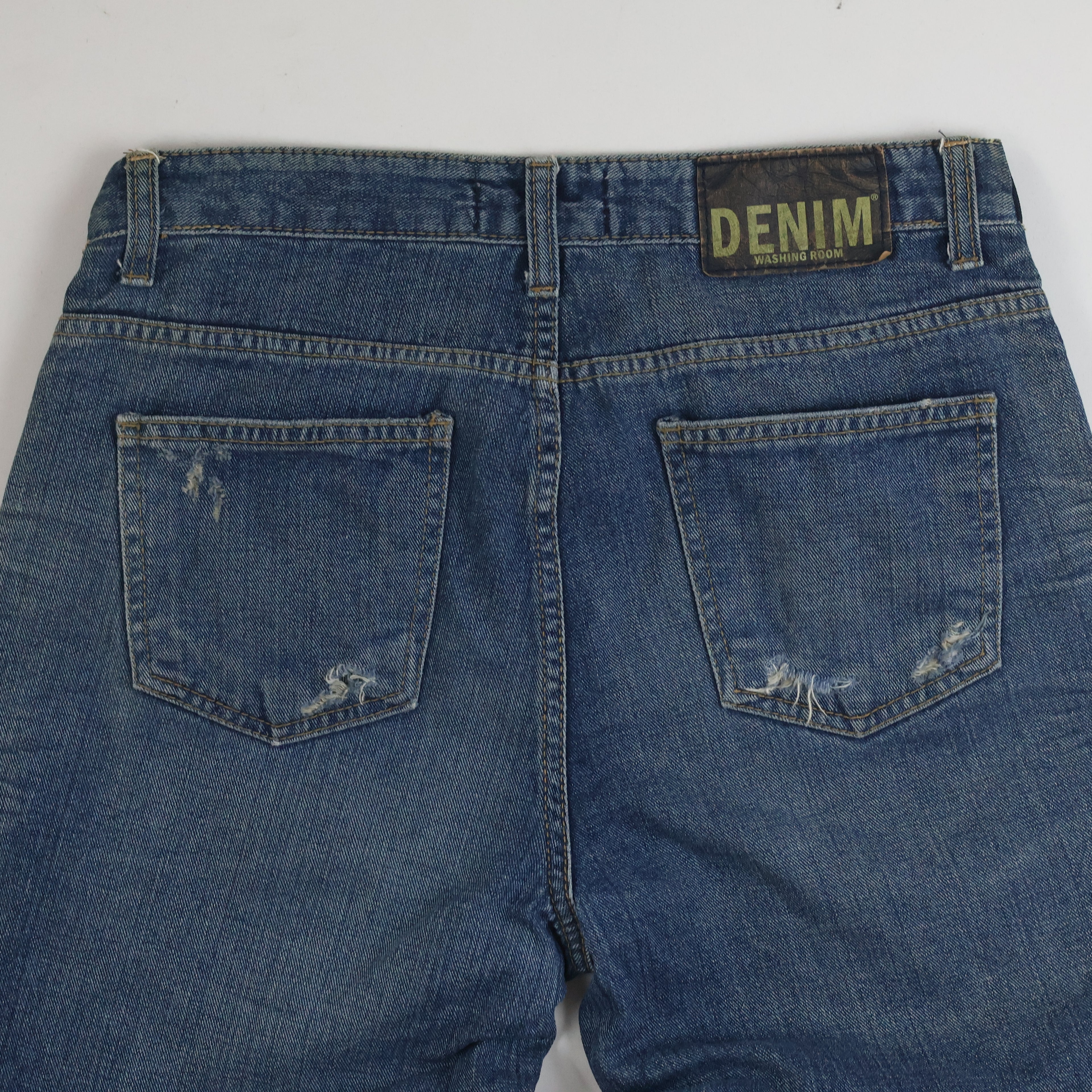 Thrifted Denim Washing Room Men's Ripped Blue Jeans 32 Waist/ J1051