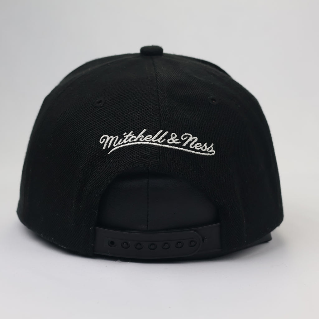 Vintage Style Philly 76ers Mitchell & Ness Hat - Black & Silver NBA Thrifted Snapback