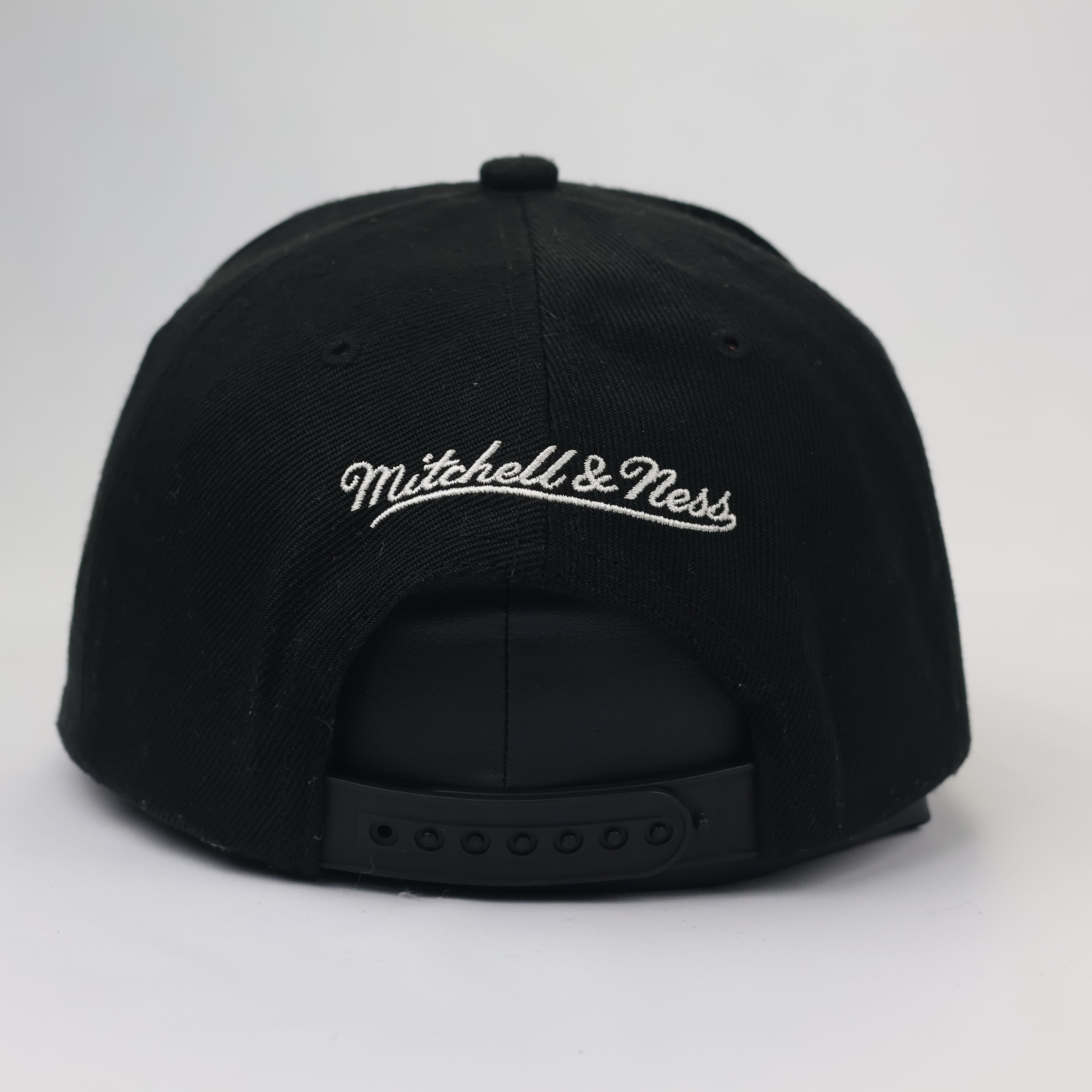Vintage Style Philly 76ers Mitchell & Ness Hat - Black & Silver NBA Thrifted Snapback
