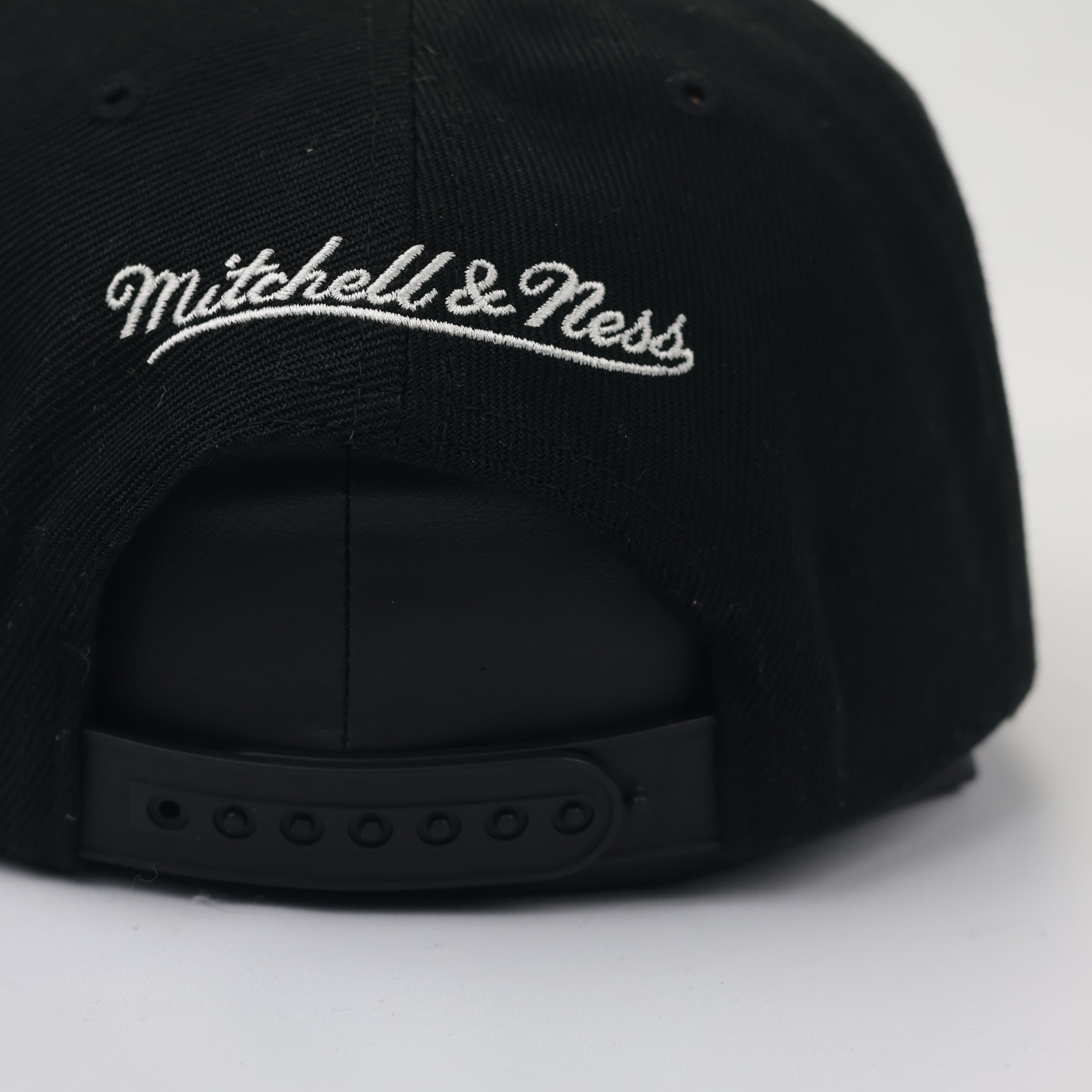 Vintage Style Philly 76ers Mitchell & Ness Hat - Black & Silver NBA Thrifted Snapback
