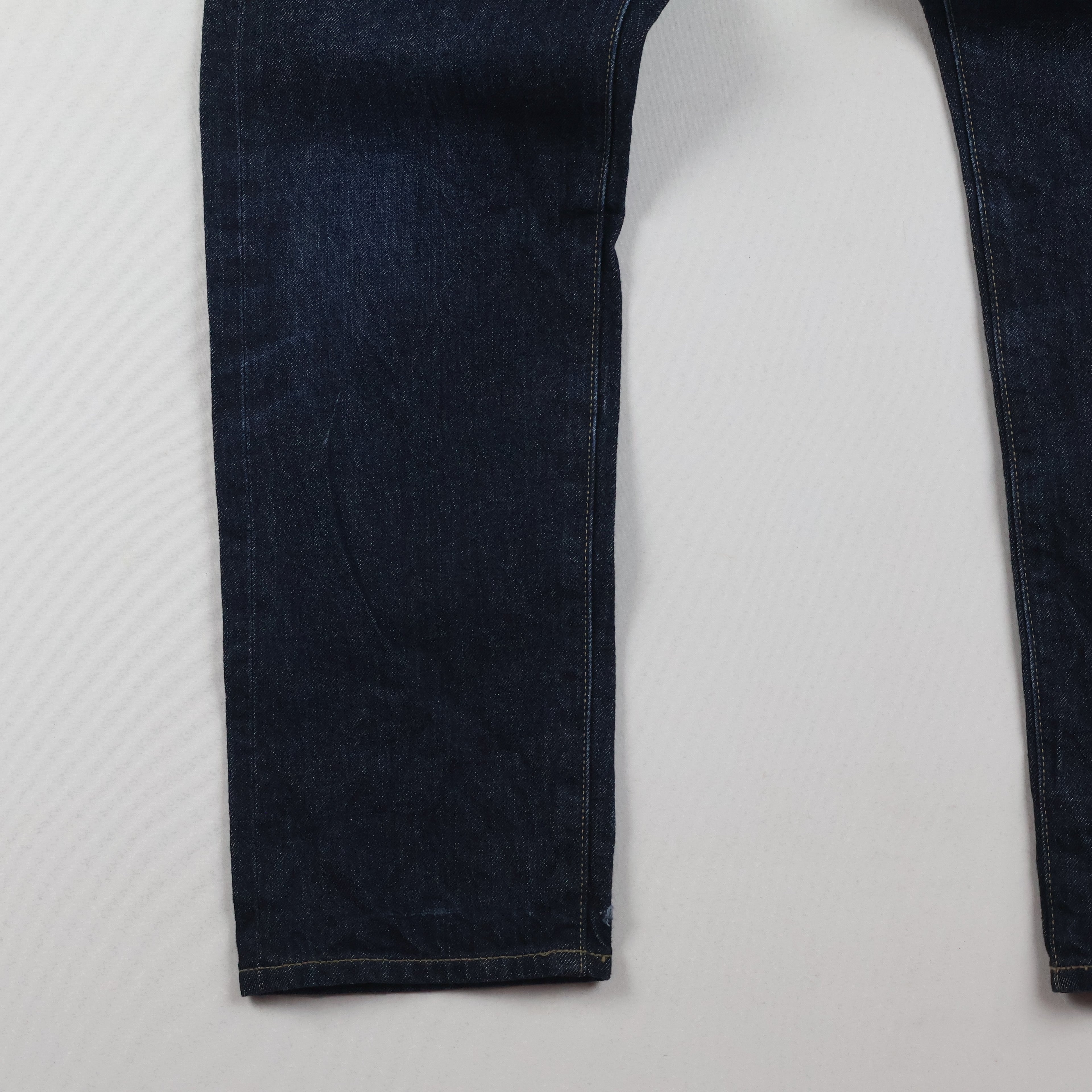 Thrifted Uniqlo Men's Dark Indigo Blue Jeans 30 Waist/ J1014