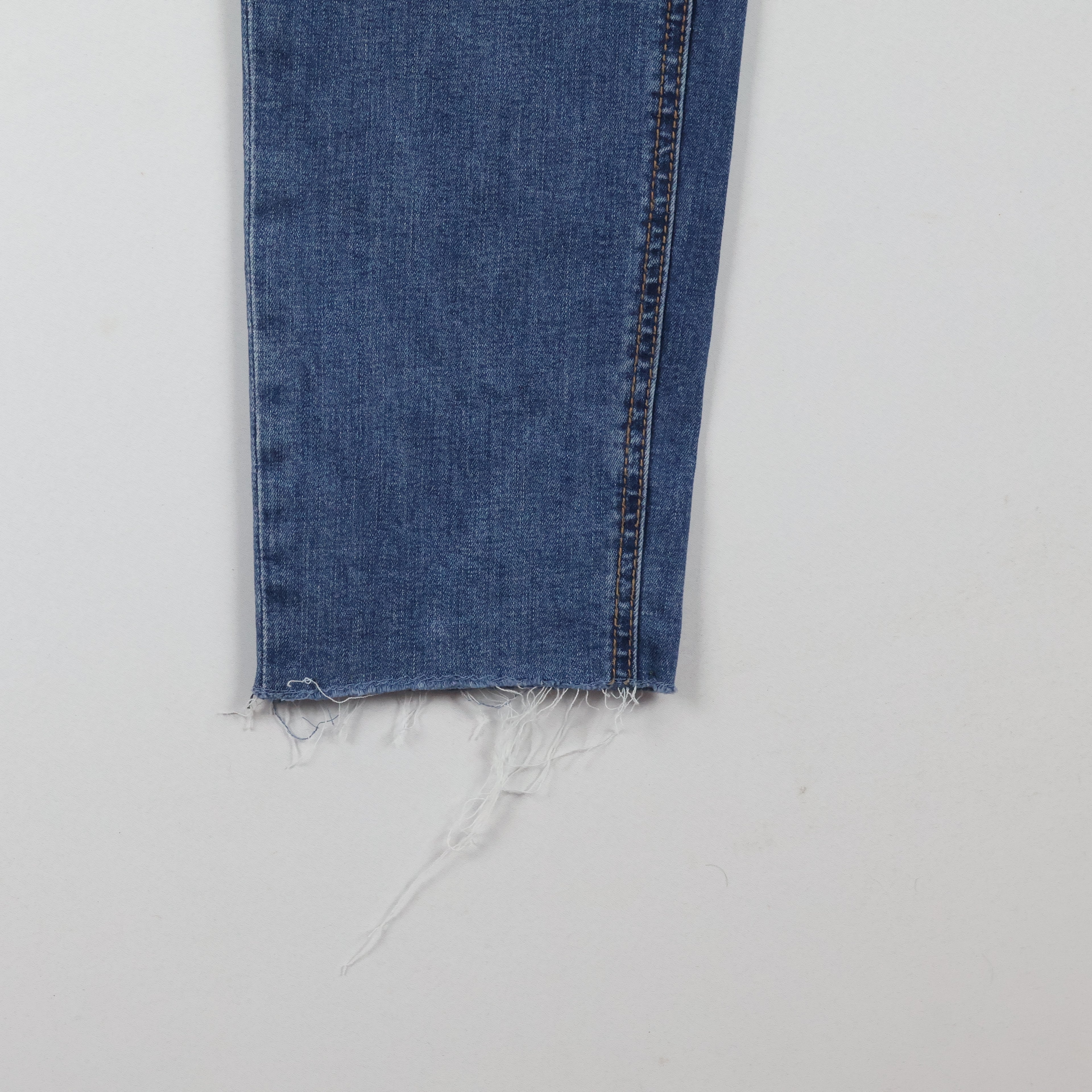 Thrifted Kenneth Cole Men's Slim Faded Blue Jeans 30 Waist/ J1017