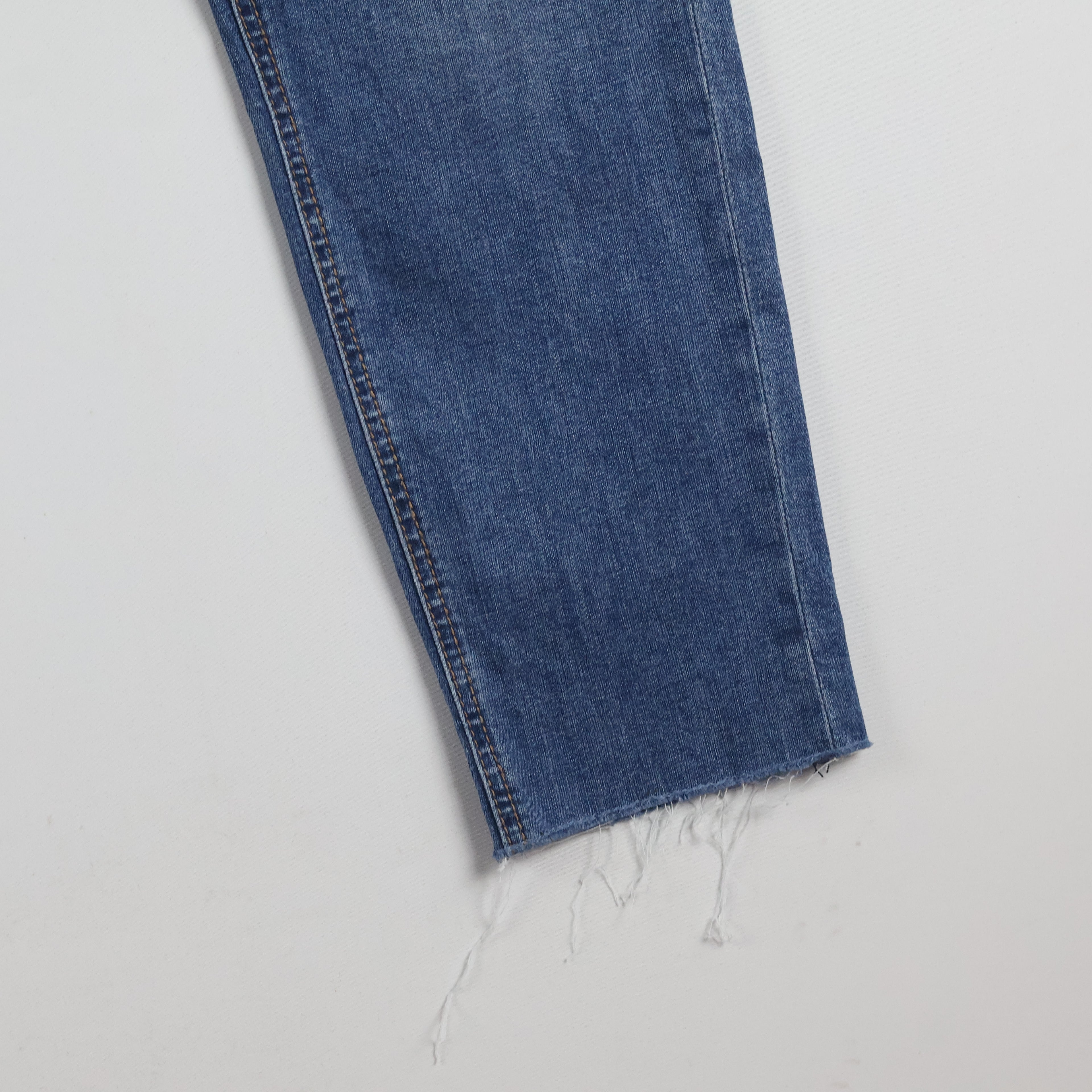 Thrifted Kenneth Cole Men's Slim Faded Blue Jeans 30 Waist/ J1017