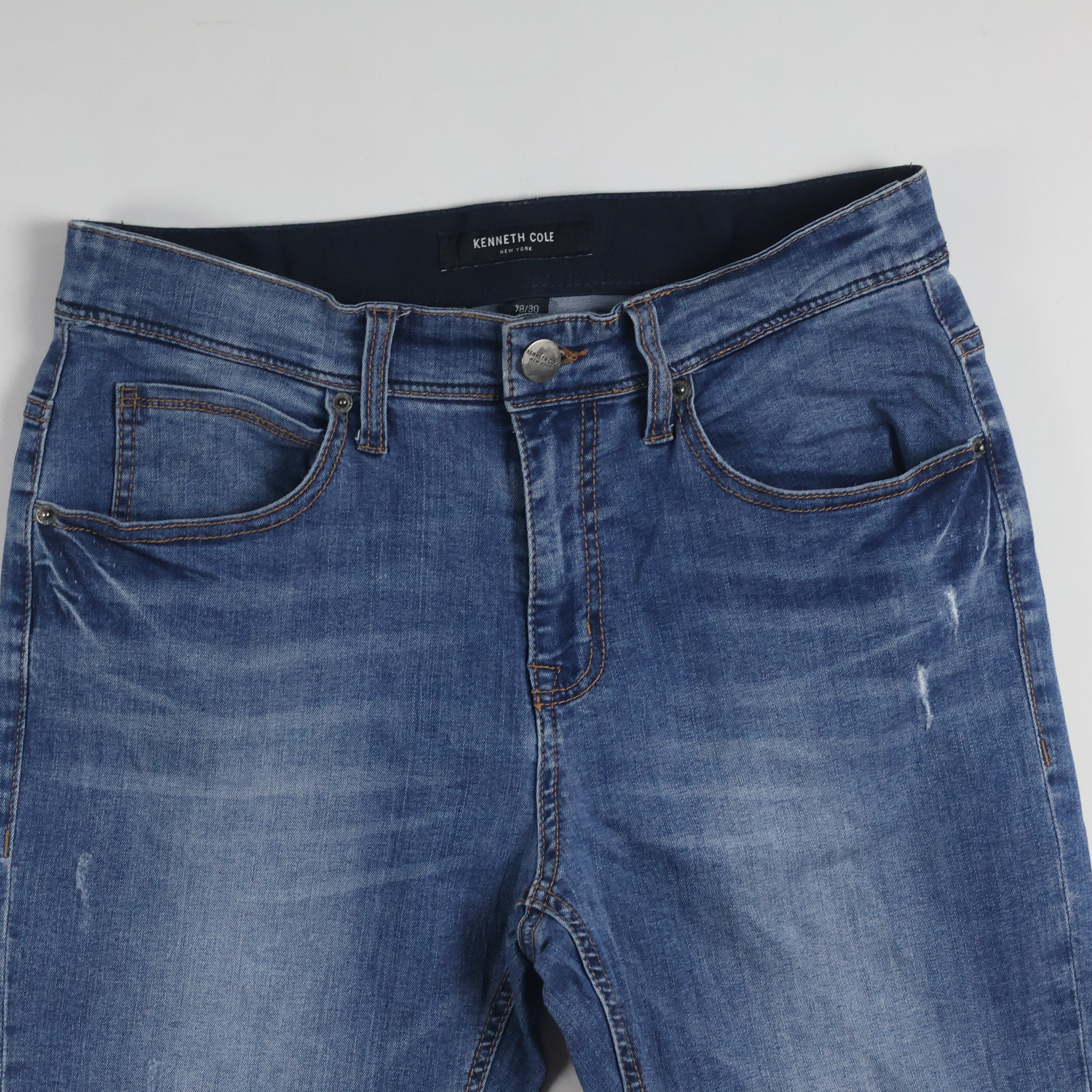 Thrifted Kenneth Cole Men's Slim Faded Blue Jeans 30 Waist/ J1017