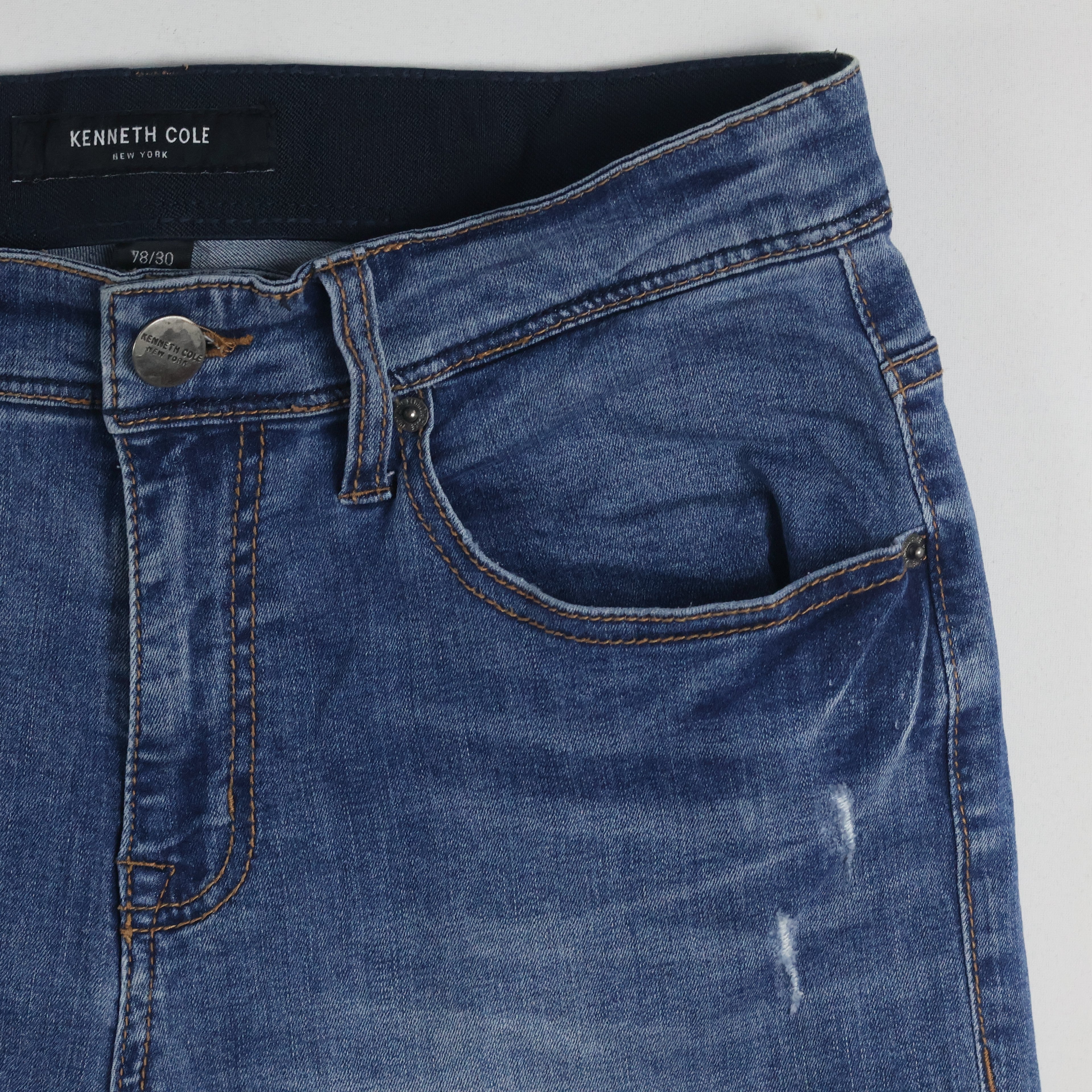 Thrifted Kenneth Cole Men's Slim Faded Blue Jeans 30 Waist/ J1017