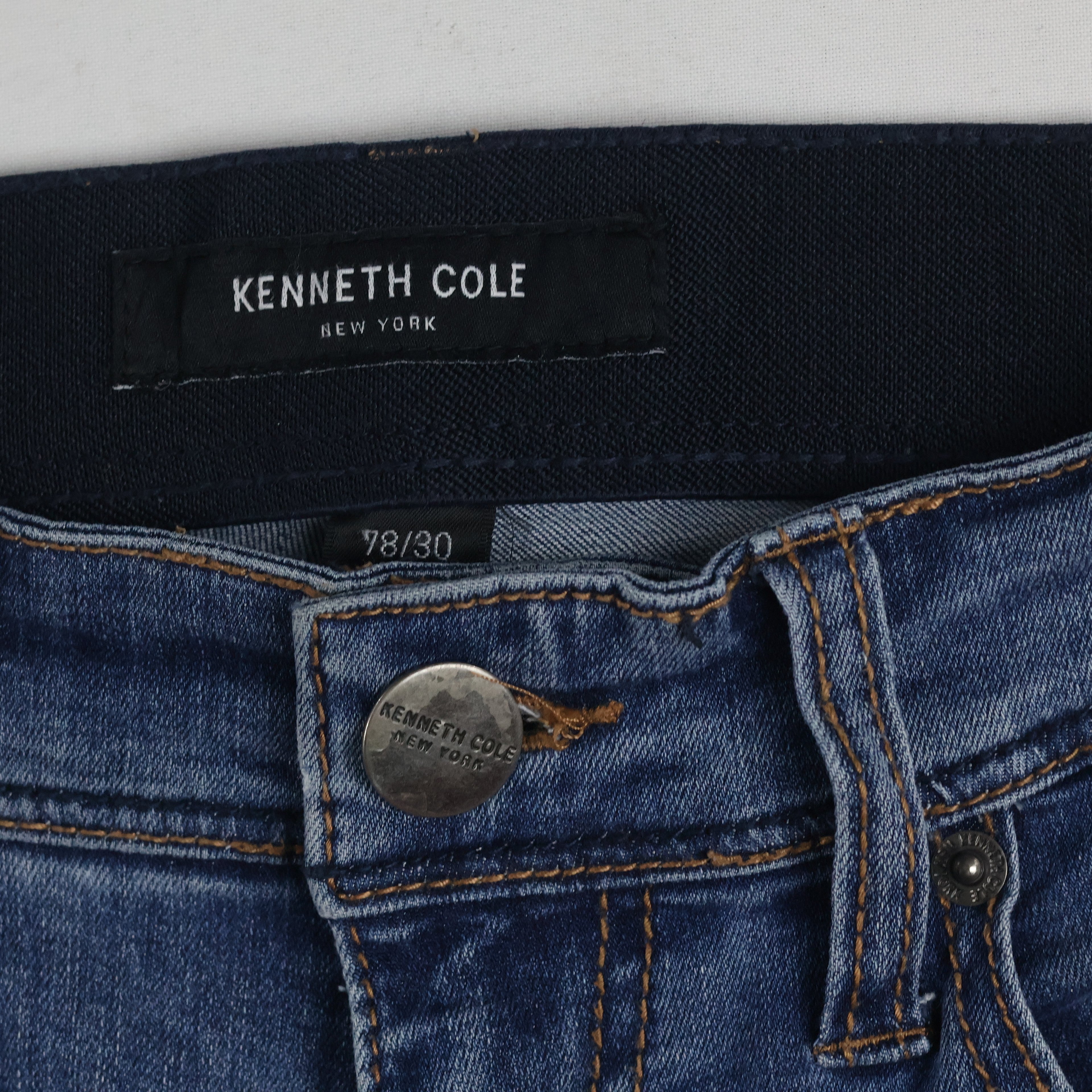 Thrifted Kenneth Cole Men's Slim Faded Blue Jeans 30 Waist/ J1017