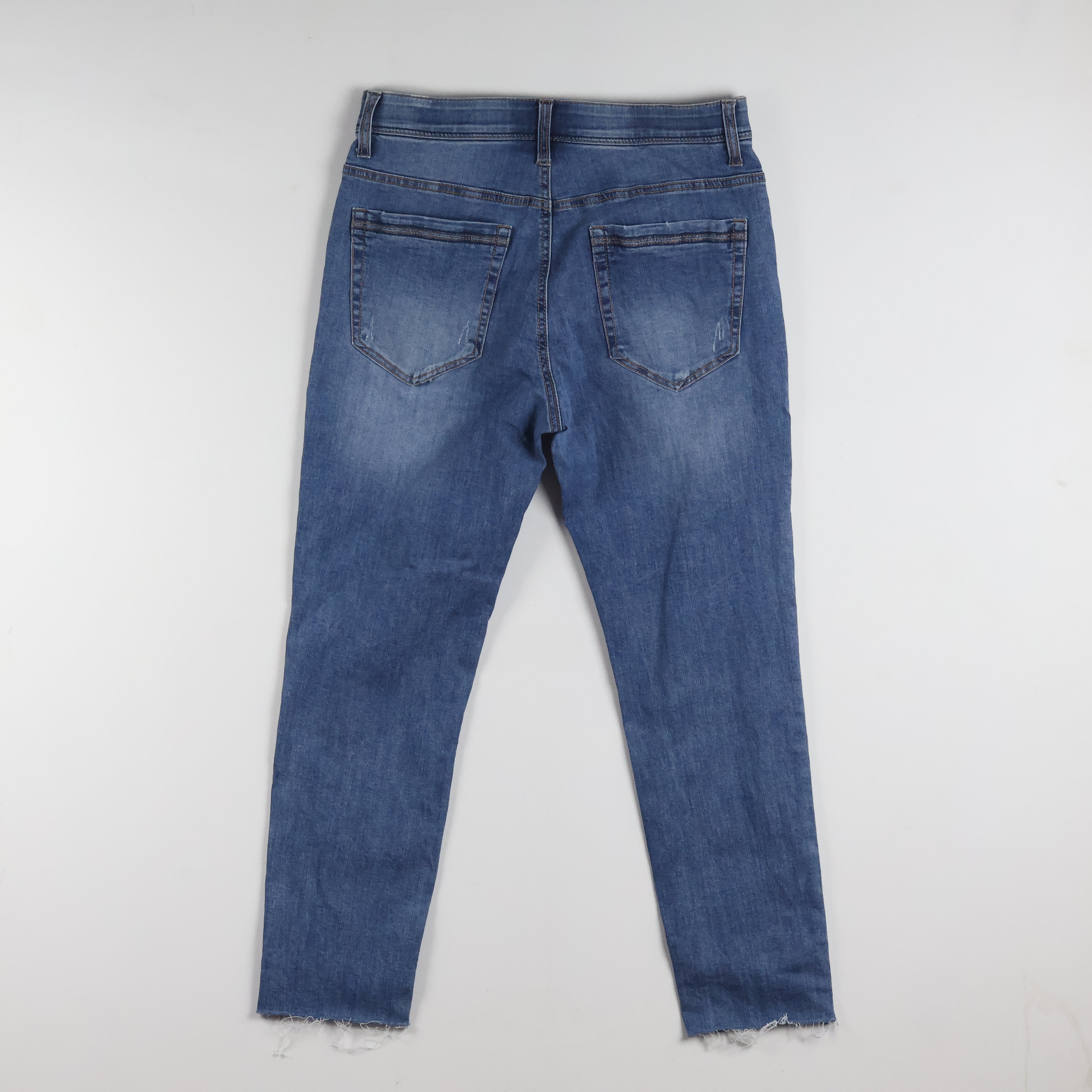 Thrifted Kenneth Cole Men's Slim Faded Blue Jeans 30 Waist/ J1017