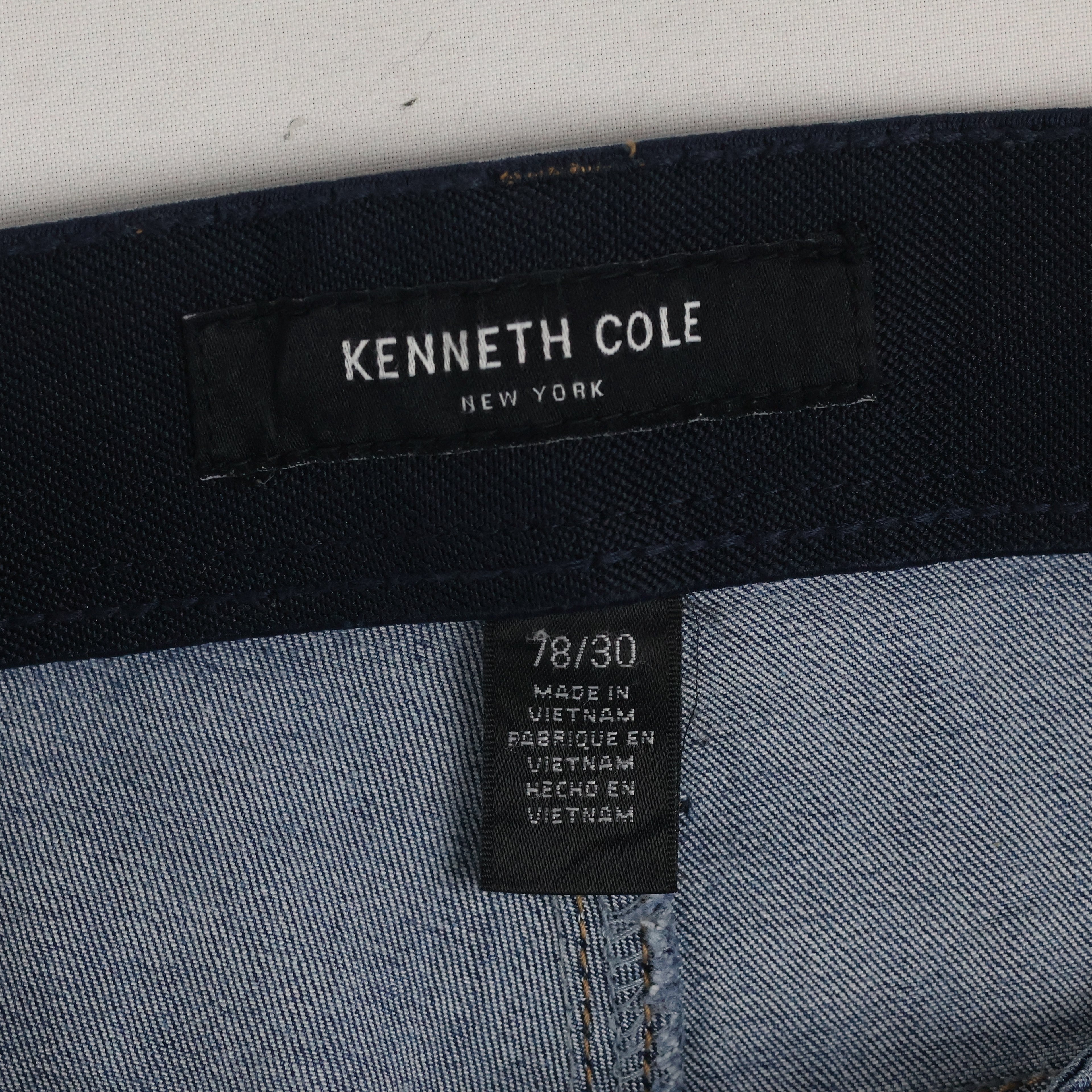 Thrifted Kenneth Cole Men's Slim Faded Blue Jeans 30 Waist/ J1017