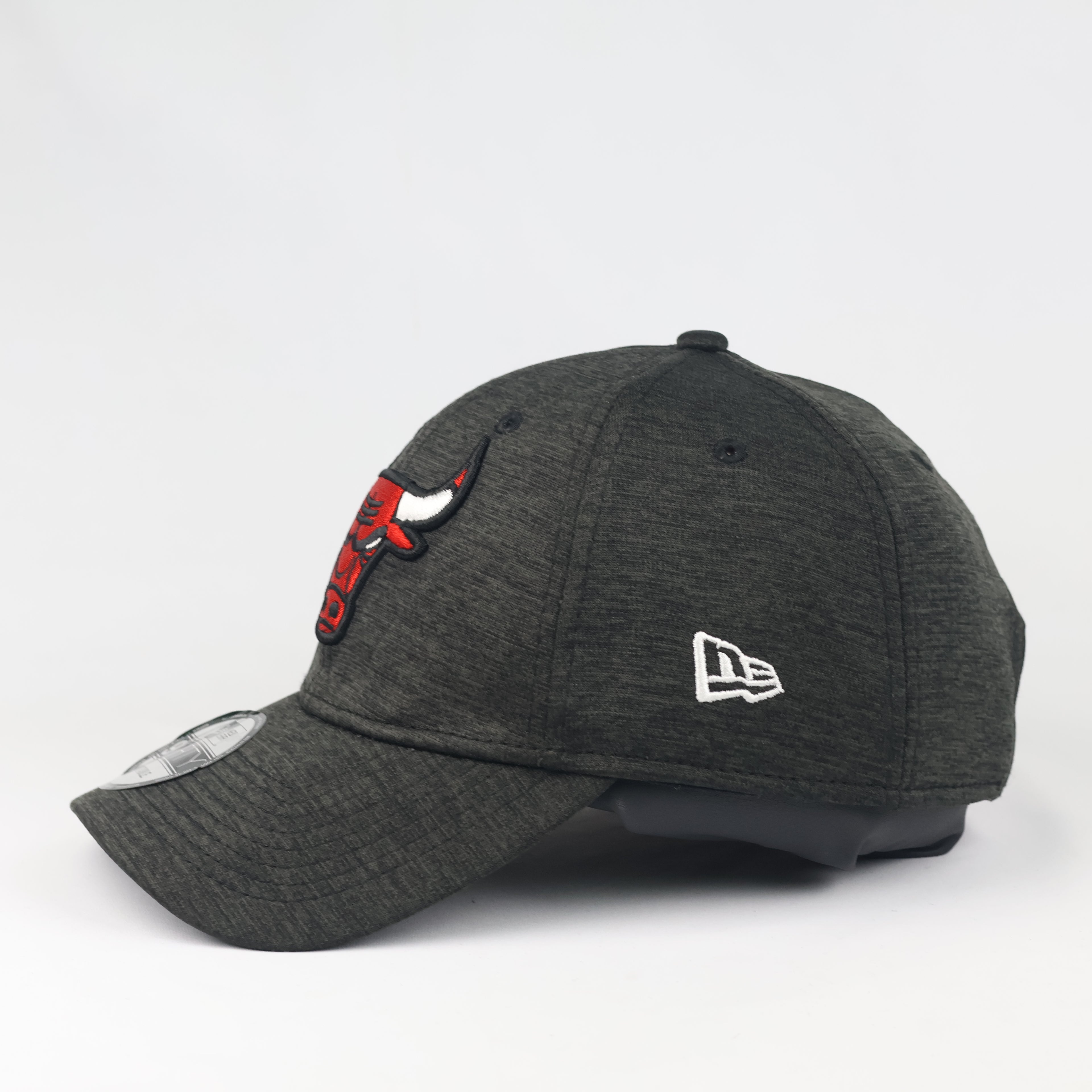 New Era 9FORTY Chicago Bulls Strapback Thrifted Hat (Dark Grey, 57-59cm)