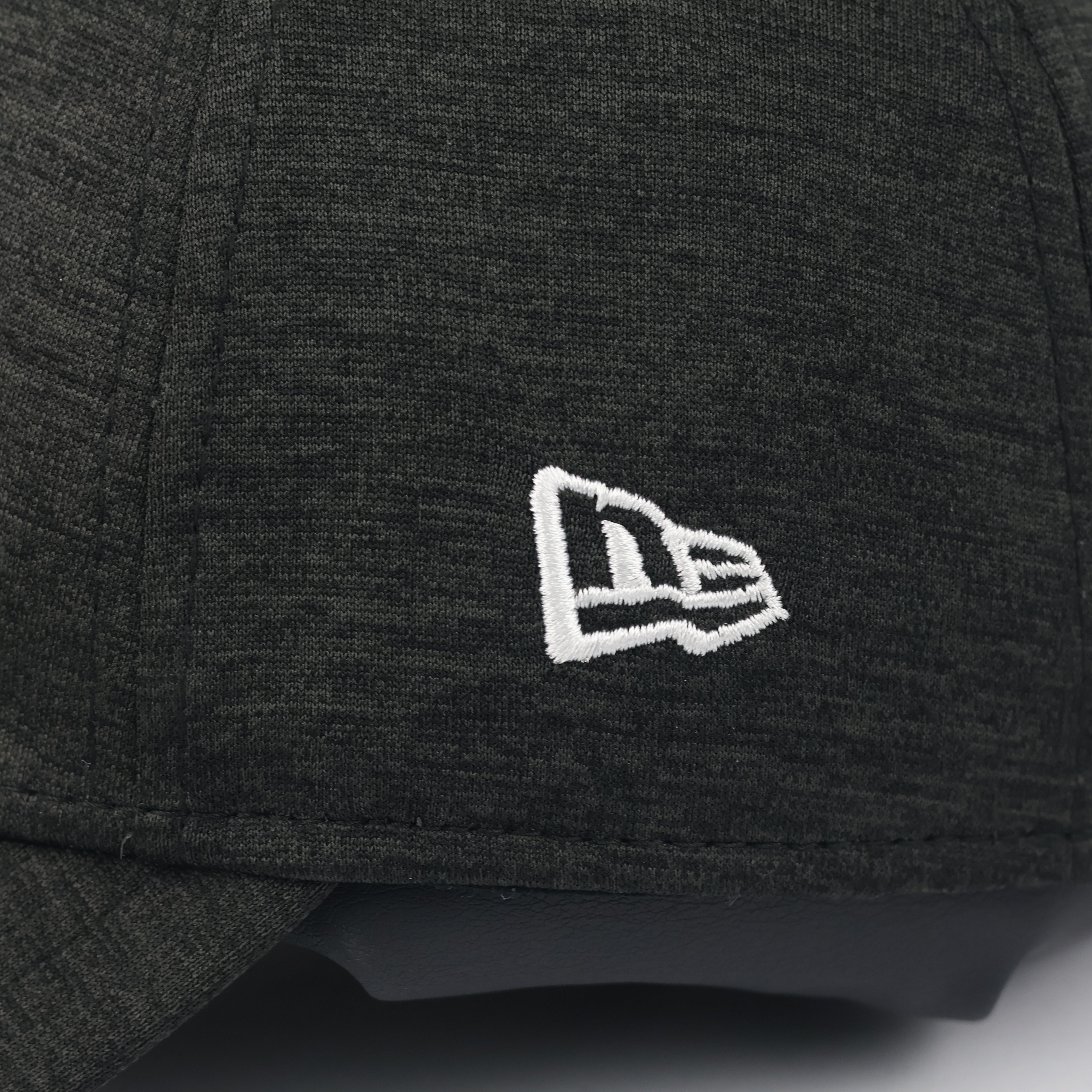 New Era 9FORTY Chicago Bulls Strapback Thrifted Hat (Dark Grey, 57-59cm)