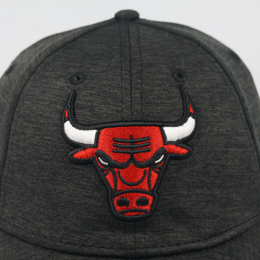 New Era 9FORTY Chicago Bulls Strapback Thrifted Hat (Dark Grey, 57-59cm)