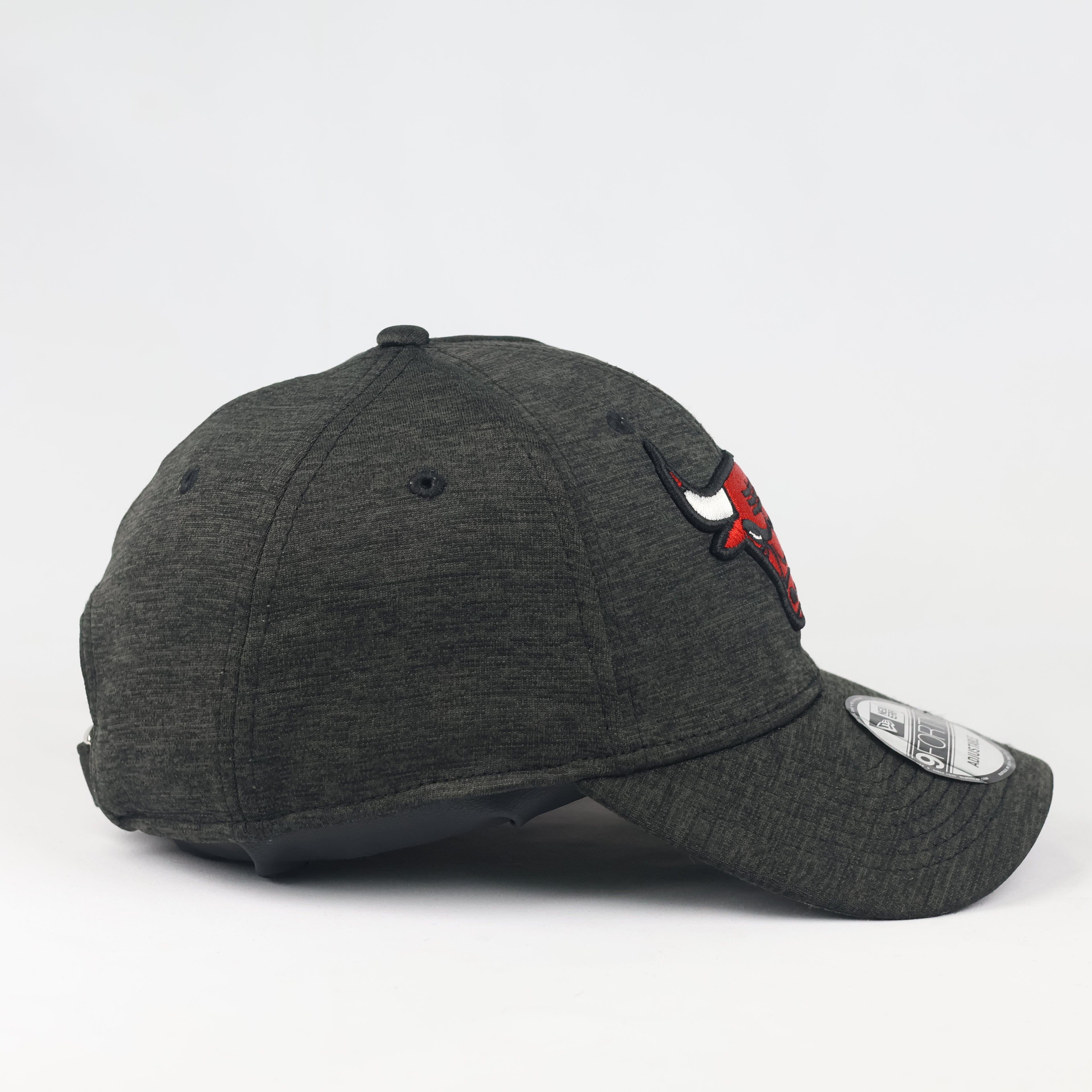 New Era 9FORTY Chicago Bulls Strapback Thrifted Hat (Dark Grey, 57-59cm)