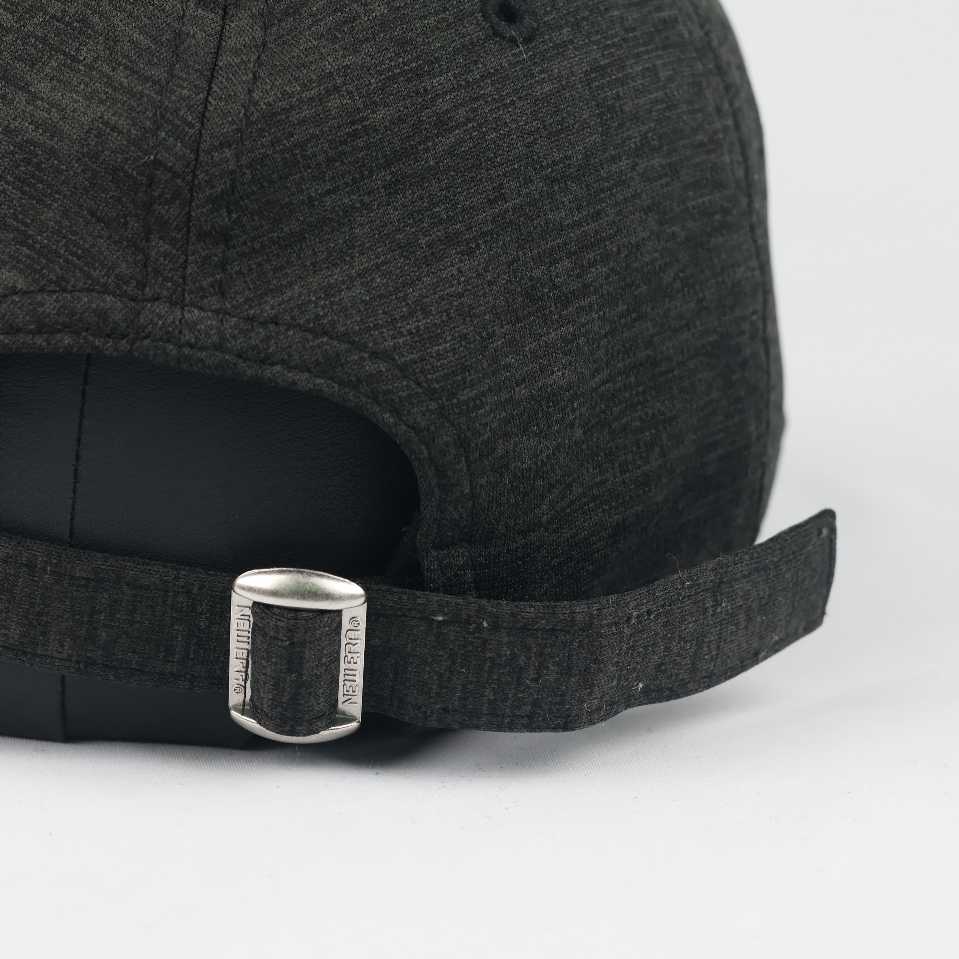 New Era 9FORTY Chicago Bulls Strapback Thrifted Hat (Dark Grey, 57-59cm)