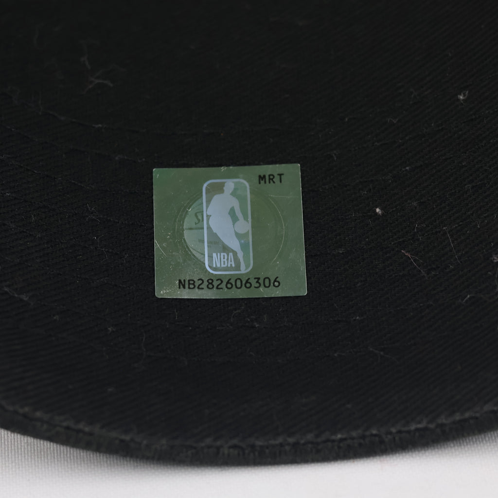 New Era 9FORTY Chicago Bulls Strapback Thrifted Hat (Dark Grey, 57-59cm)