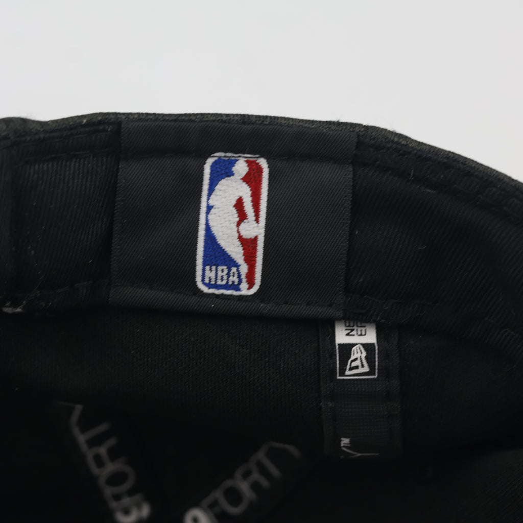 New Era 9FORTY Chicago Bulls Strapback Thrifted Hat (Dark Grey, 57-59cm)