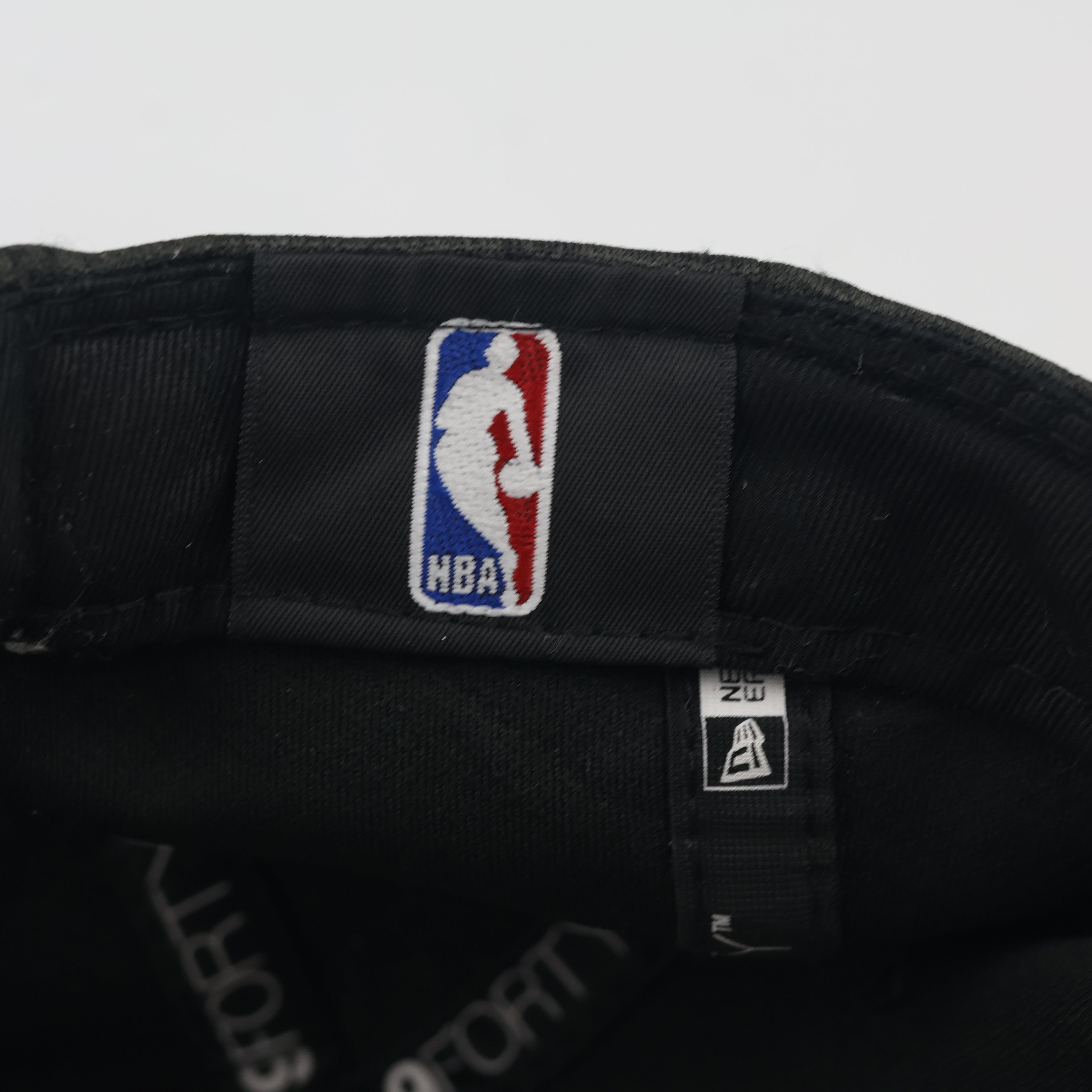 New Era 9FORTY Chicago Bulls Strapback Thrifted Hat (Dark Grey, 57-59cm)