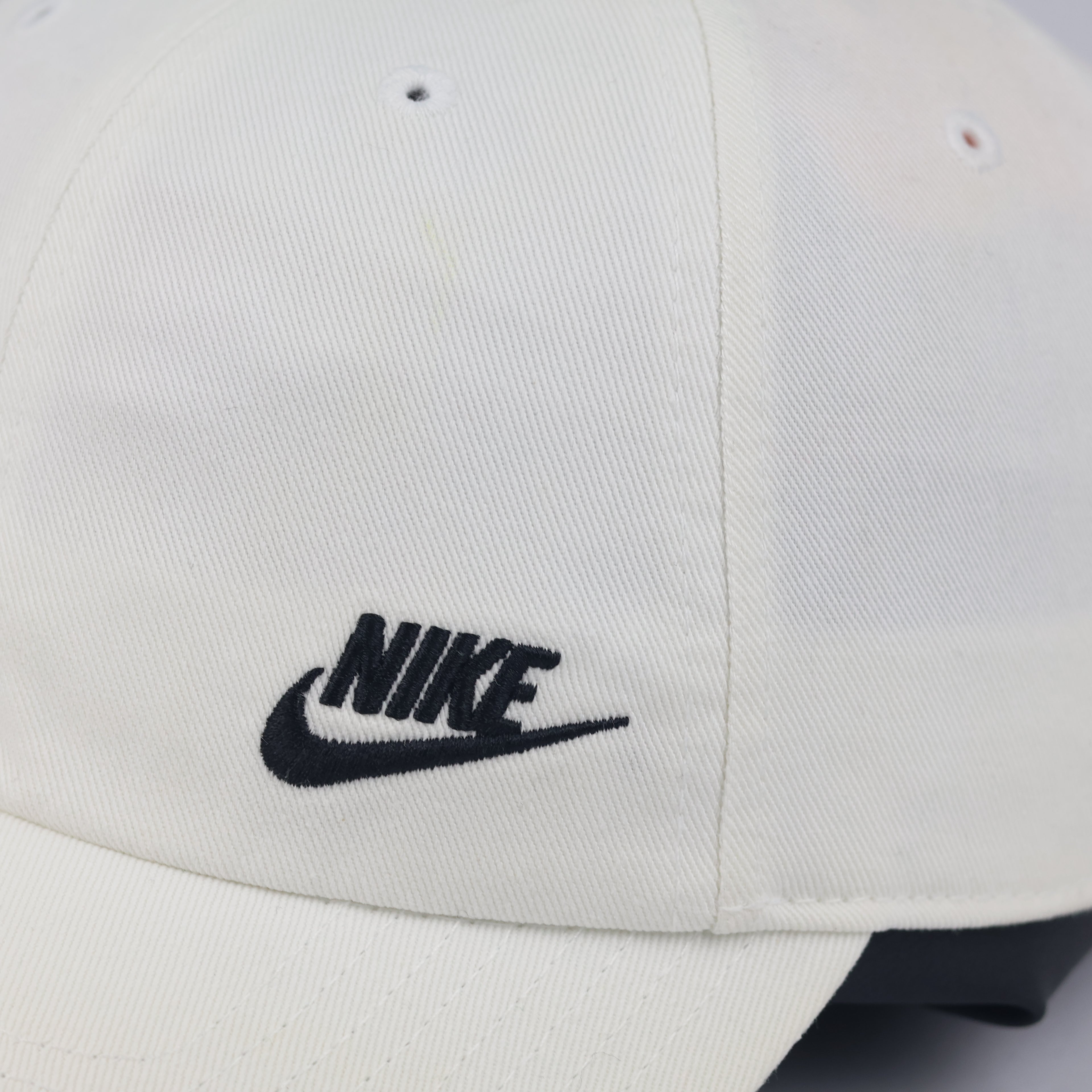 Classic Nike Heritage 86 Adjustable Cap - Off-White White Cotton Hat