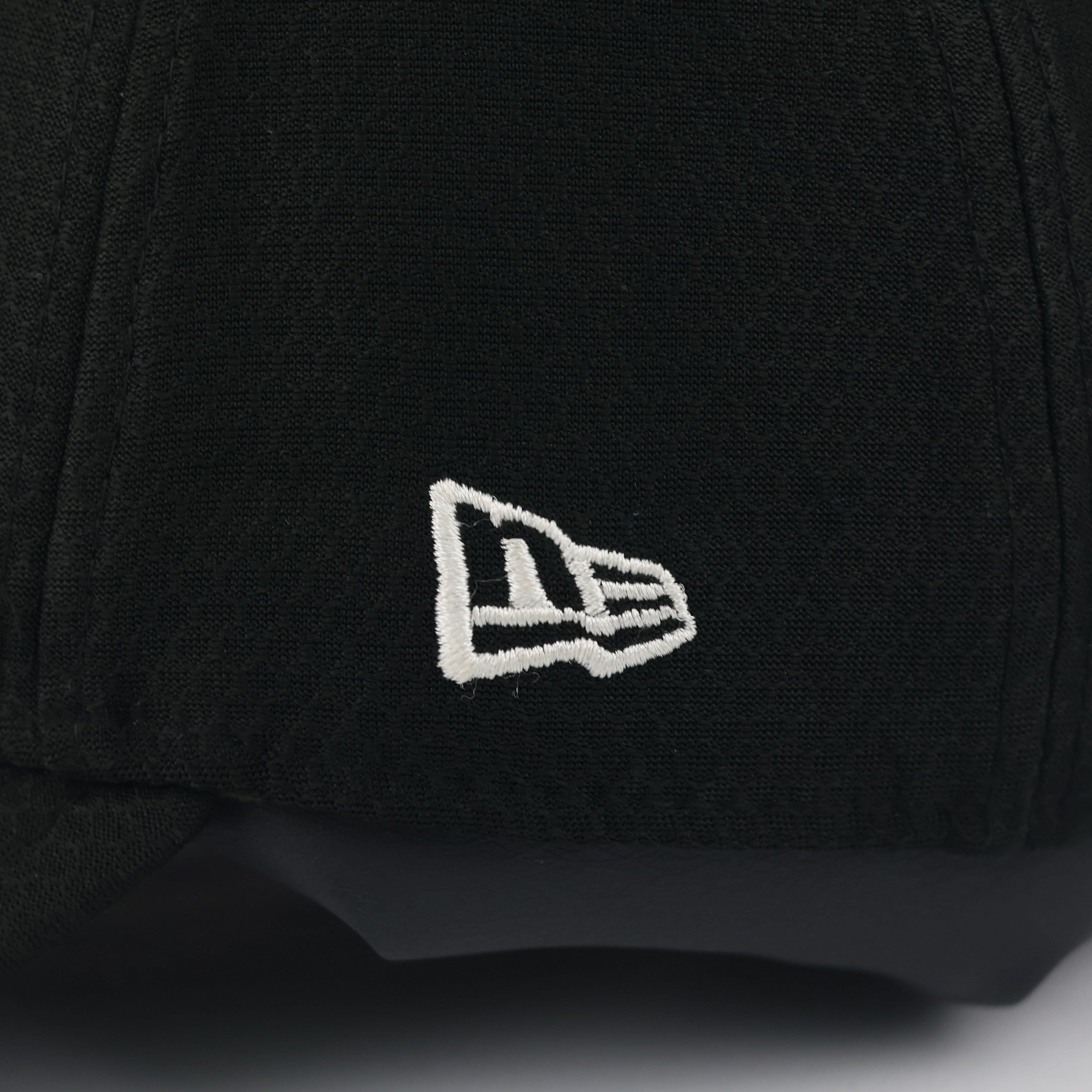 Official Eintracht Frankfurt New Era 9FORTY Thrifted Cap - Black Adjustable Football Hat